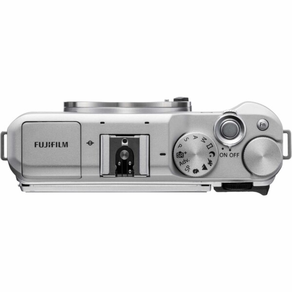 Máy ảnh Fujifilm X-A5 với ống kính XC 15-45mm