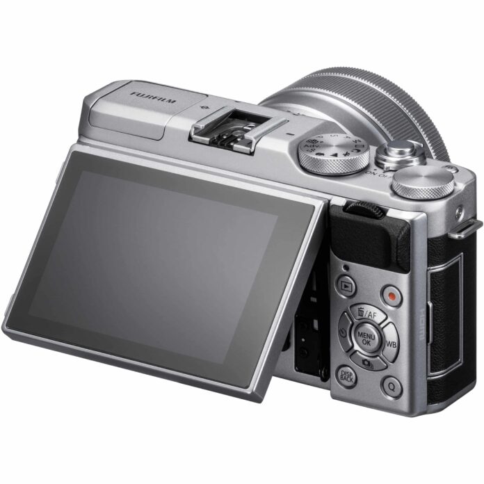 Máy ảnh Fujifilm X-A5 với ống kính XC 15-45mm