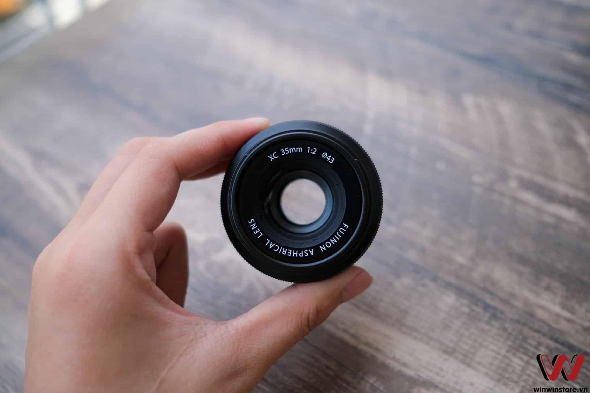 Ống kính Fujifilm XC 35mm F2 trên tay