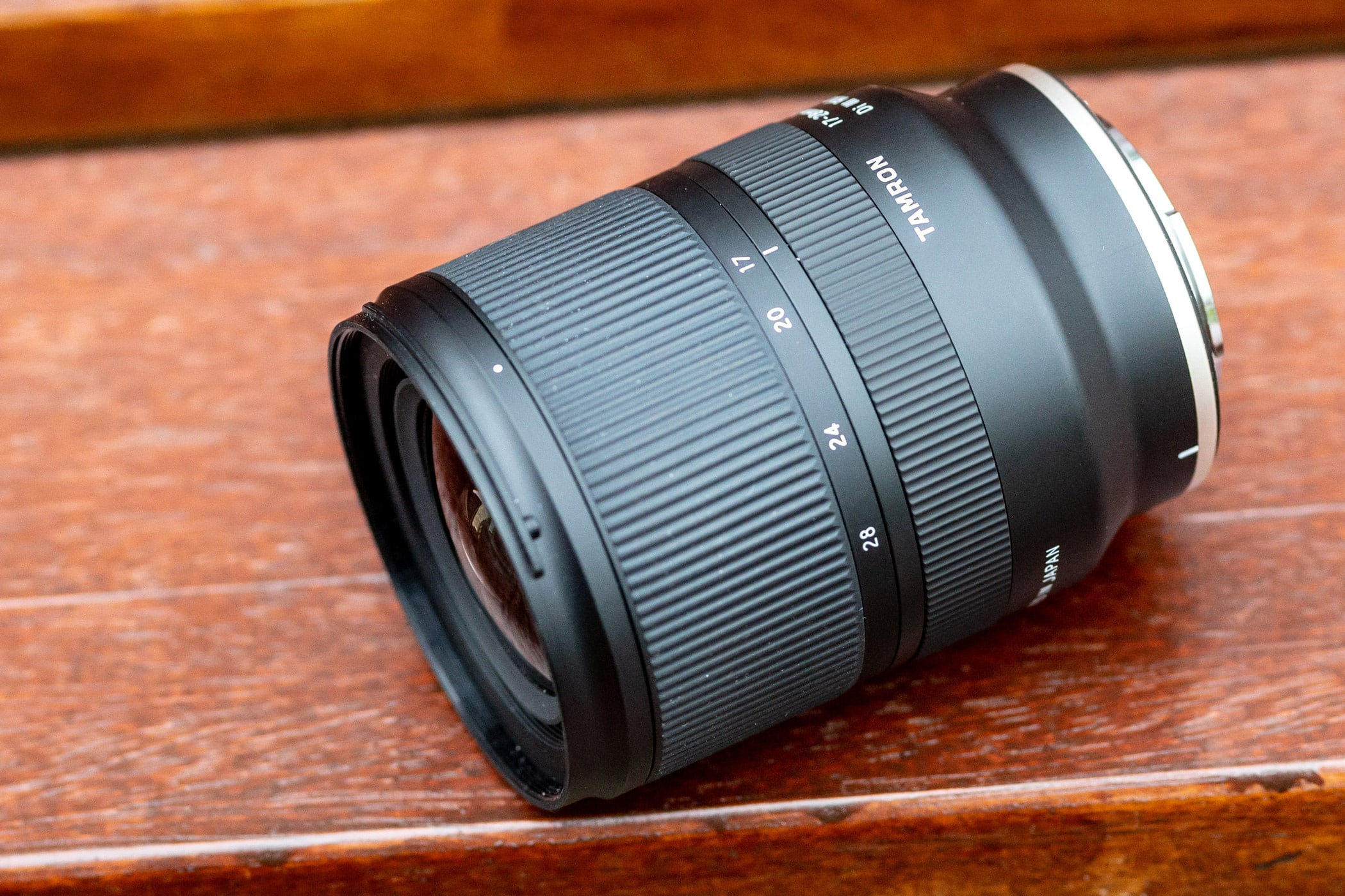 Ong kinh Tamron 17 28mm F2.8 Di III RXD cho Sony 02