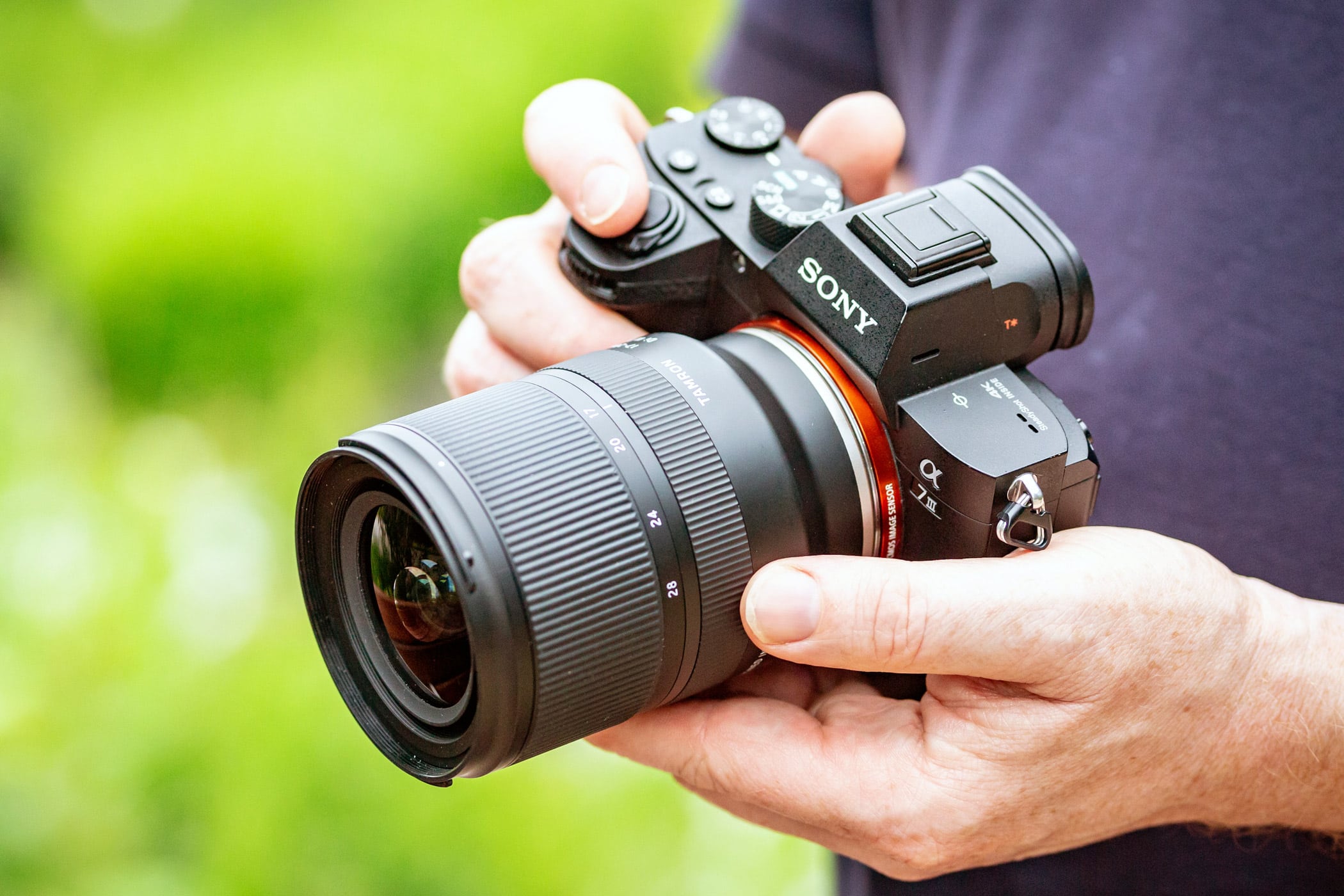 Ong kinh Tamron 17 28mm F2.8 Di III RXD cho Sony 03