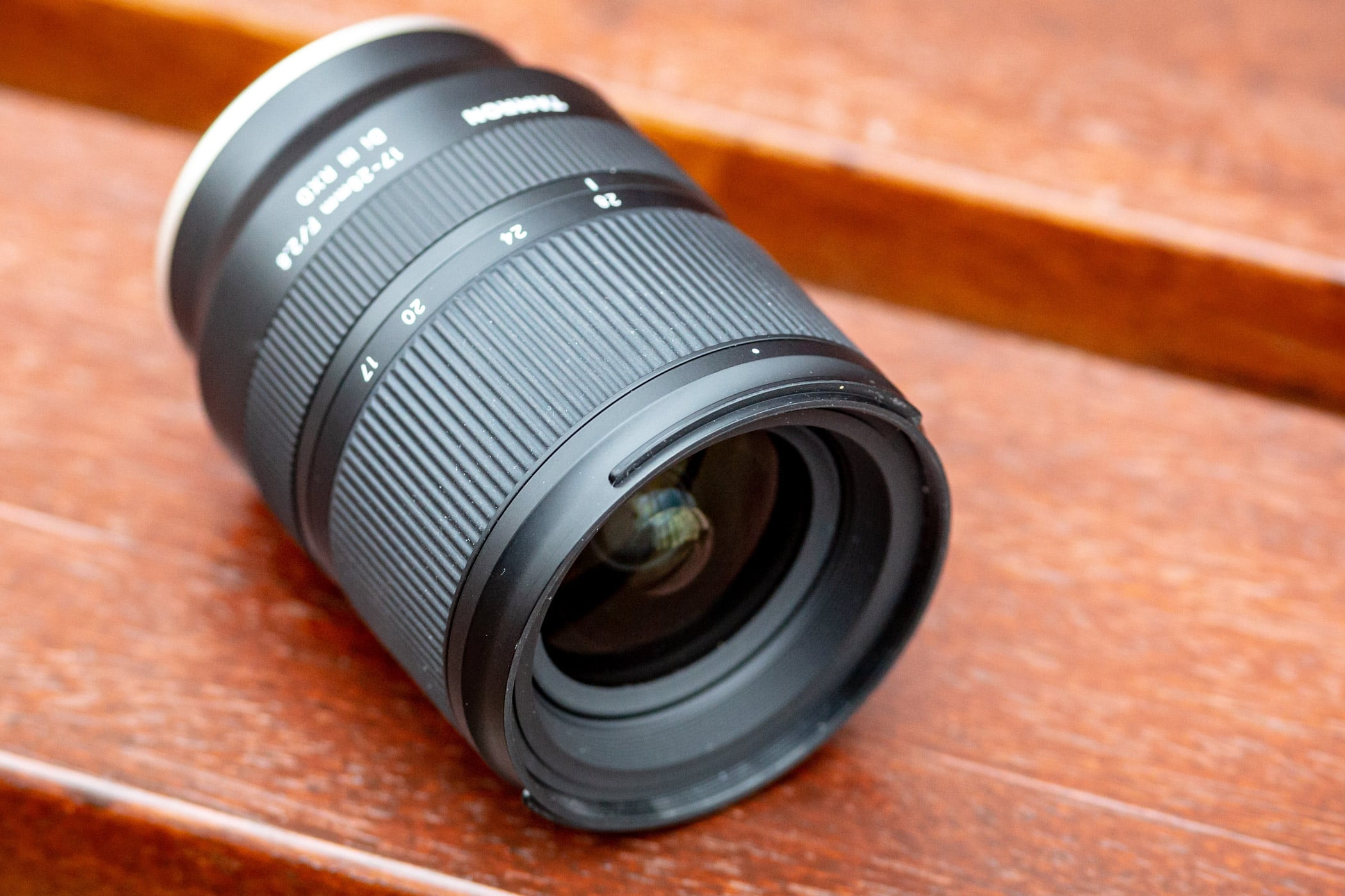 Ong kinh Tamron 17 28mm F2.8 Di III RXD cho Sony