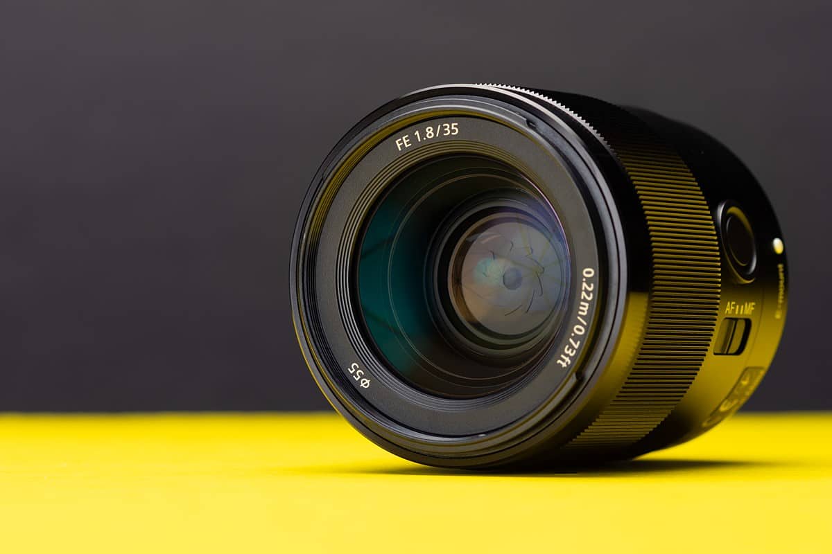 Cận cảnh Ống kính Sony FE 35mm F1.8