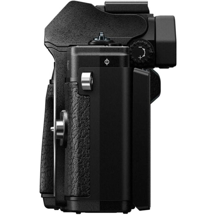 Máy ảnh Olympus OM-D E-M10 Mark III với ống kính 14-42mm EZ