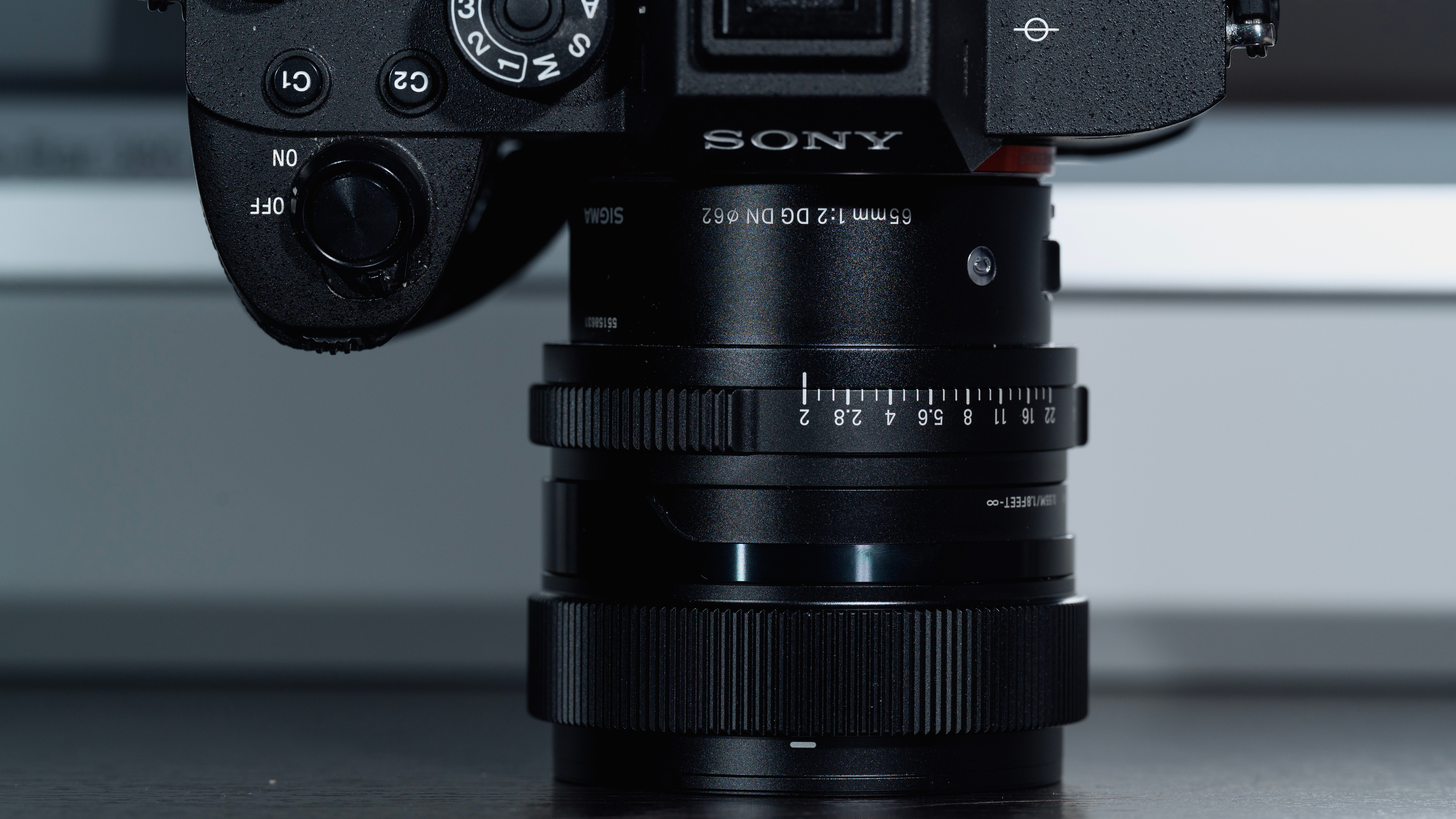 Sigma 65mm F2 DG DN Contemporary cho Sony E 02