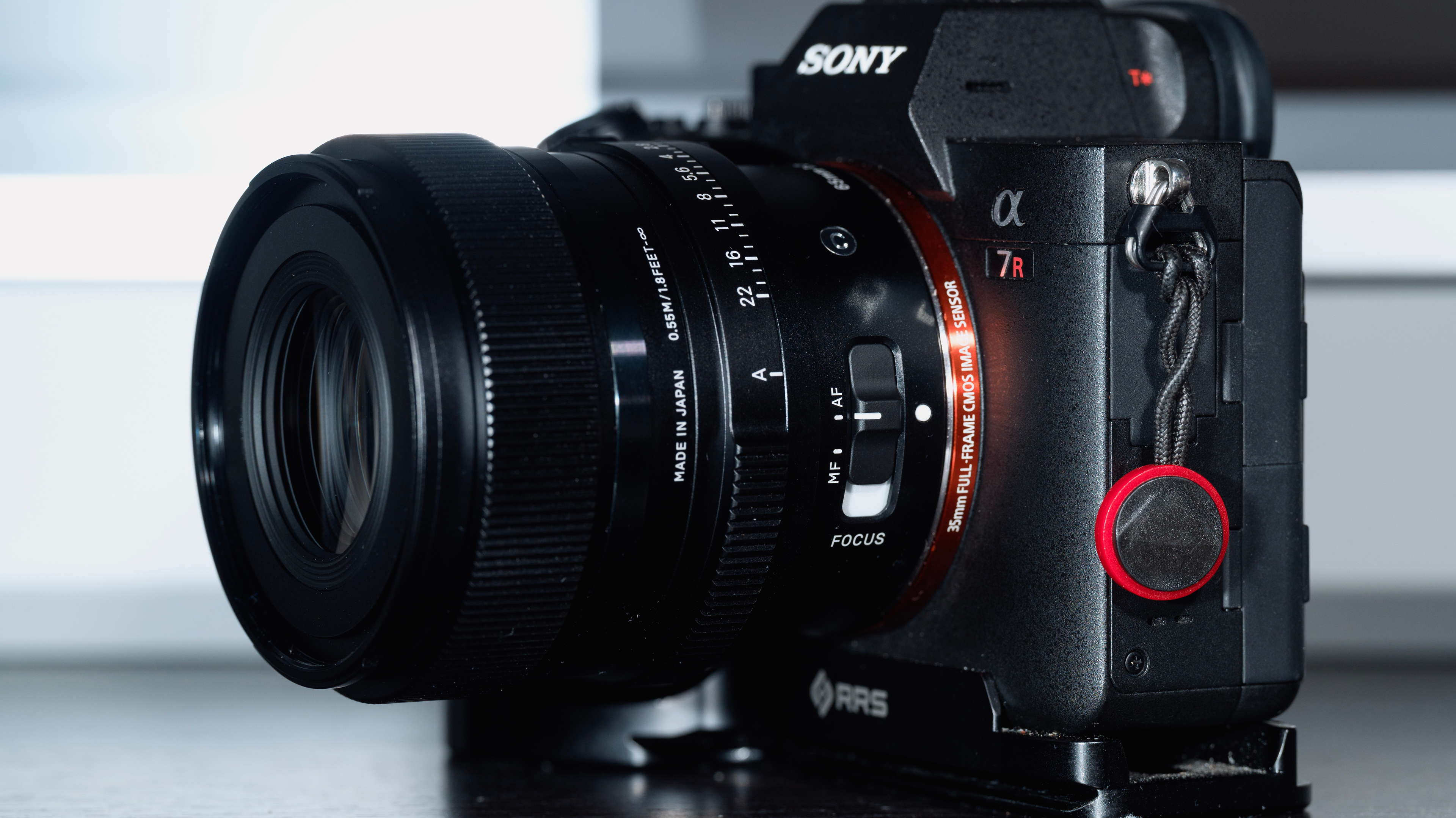 Sigma 65mm F2 DG DN Contemporary cho Sony E 04