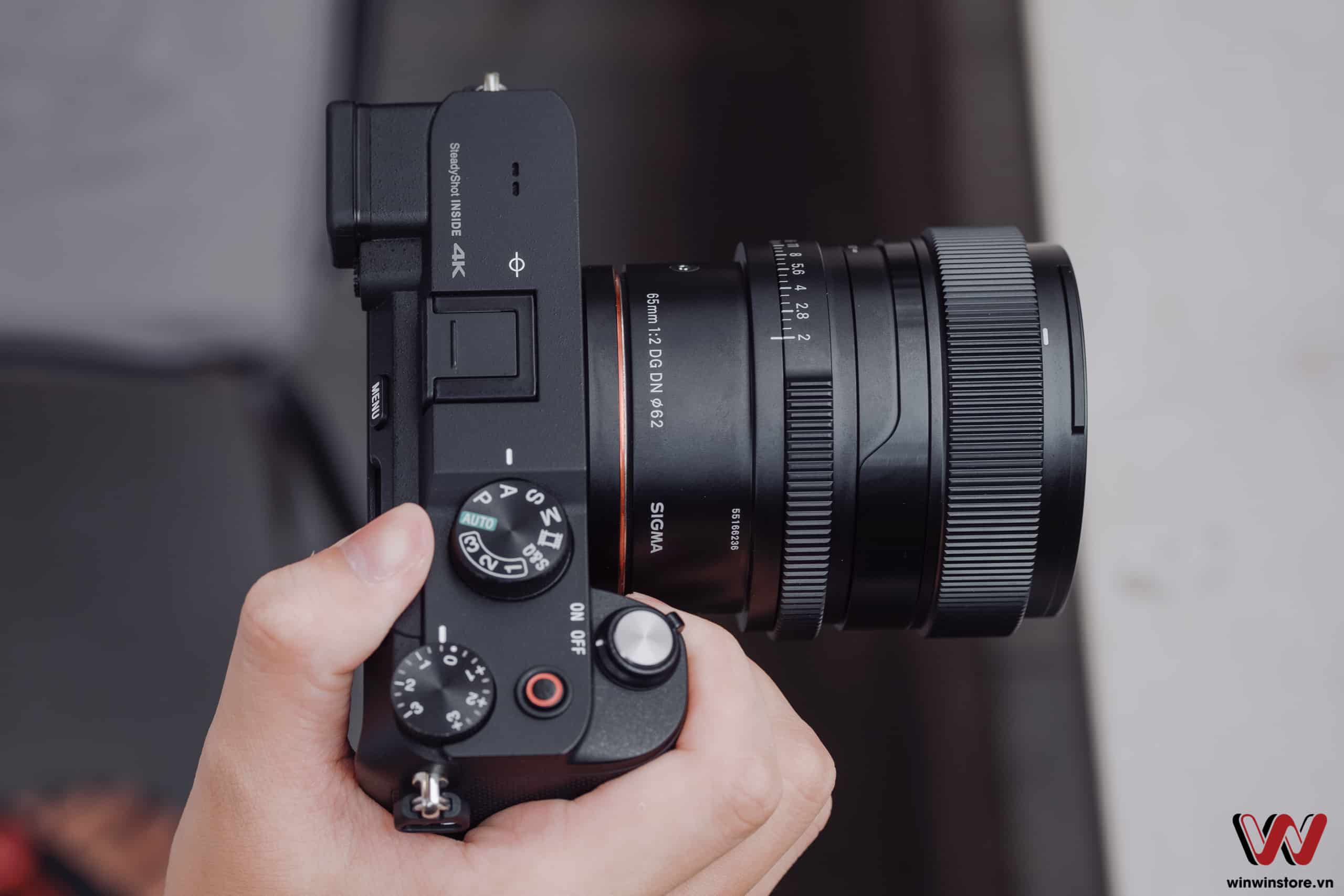 Trên tay ống kính Sigma 65mm F2 DG DN Contemporary dành cho máy ảnh Sony