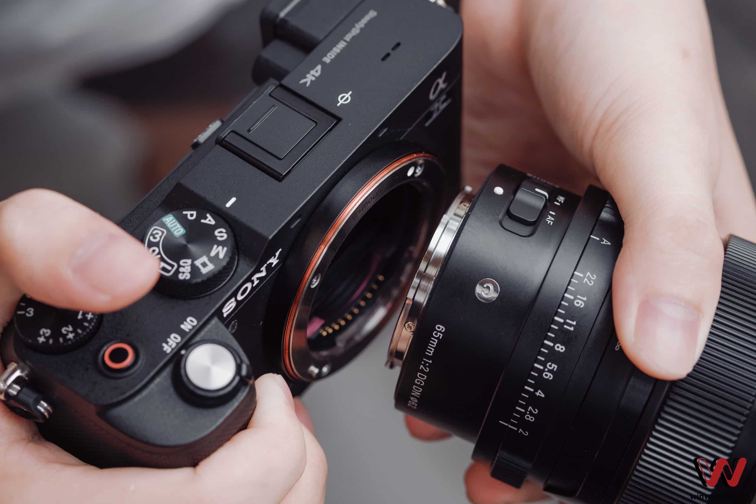Trên tay ống kính Sigma 65mm F2 DG DN Contemporary dành cho máy ảnh Sony