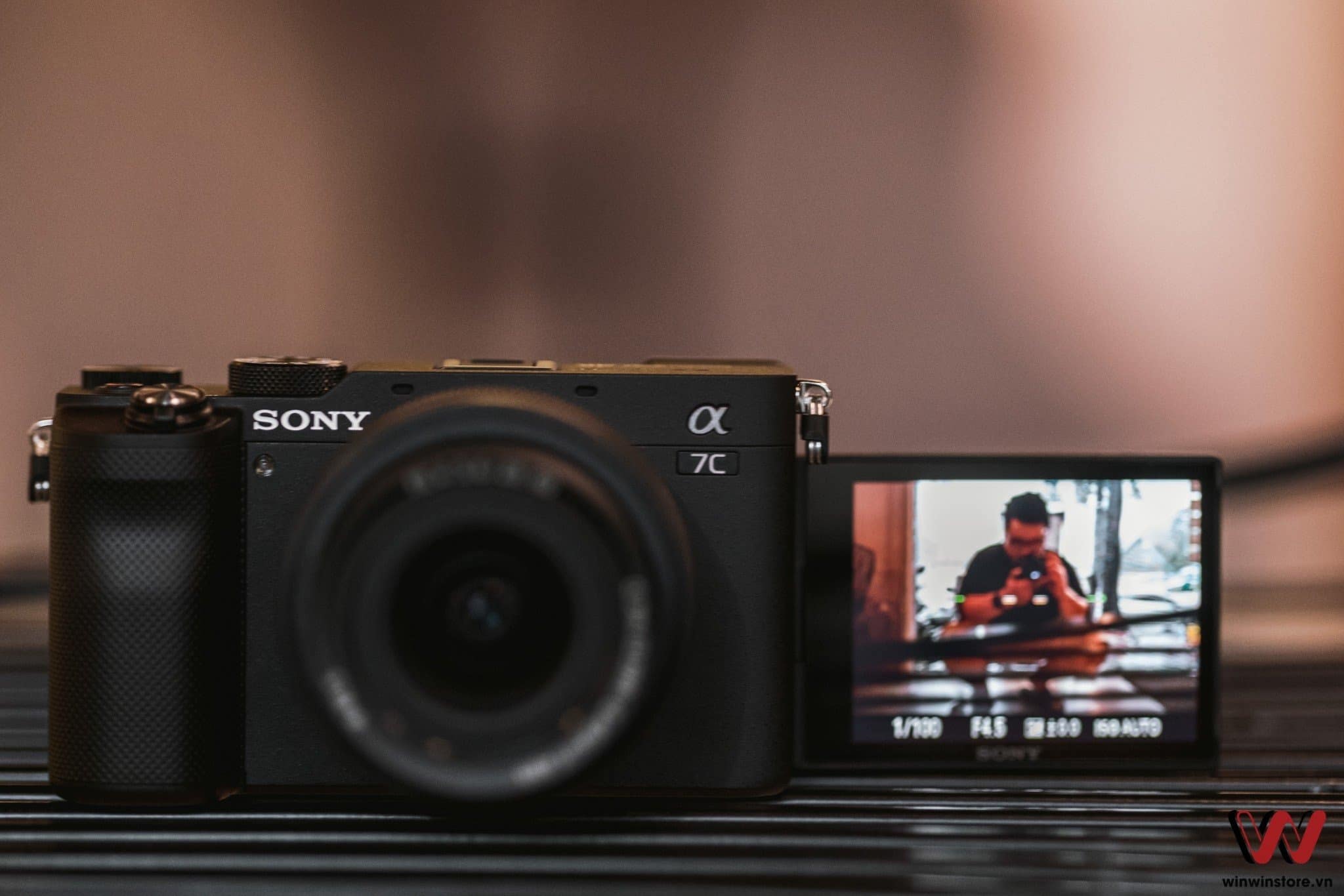 So sánh Sony a6700 với Sony a7C: Lựa chọn nào là hợp lý?