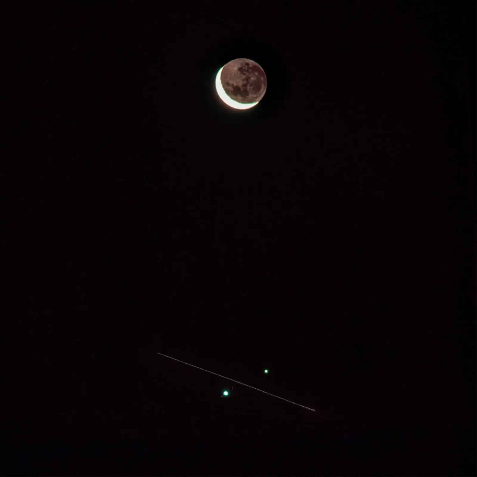 Khoảnh khắc ISS đi qua giữa Sao Mộc và Sao Thổ vừa được chụp lại