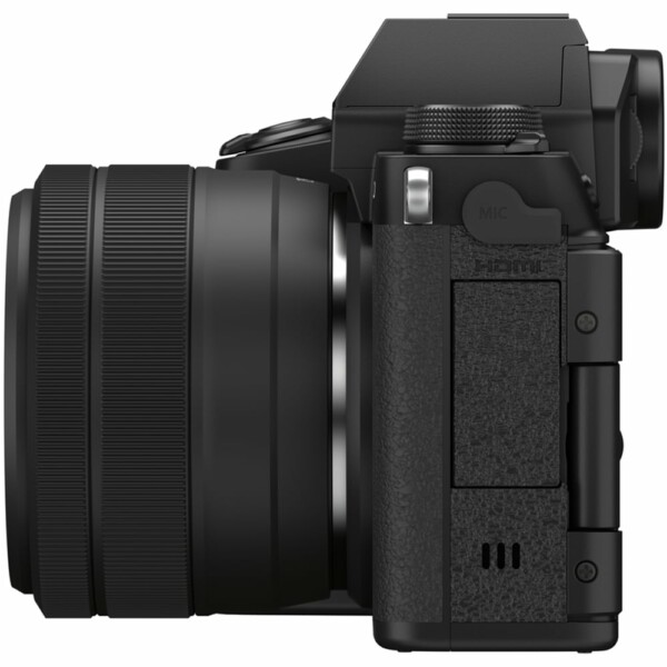 Máy ảnh Fujifilm X-S10 với ống kính XC 15-45mm