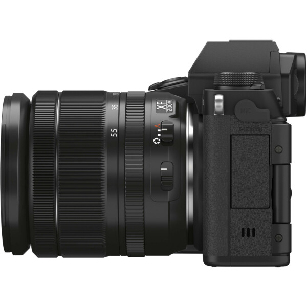 Máy ảnh Fujifilm X-S10 với ống kính XF 18-55mm