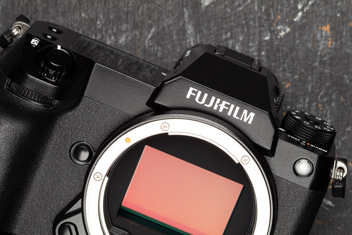 So sánh Fujifilm GFX 50S II và GFX 100S: Lựa chọn medium format nào dành cho bạn?