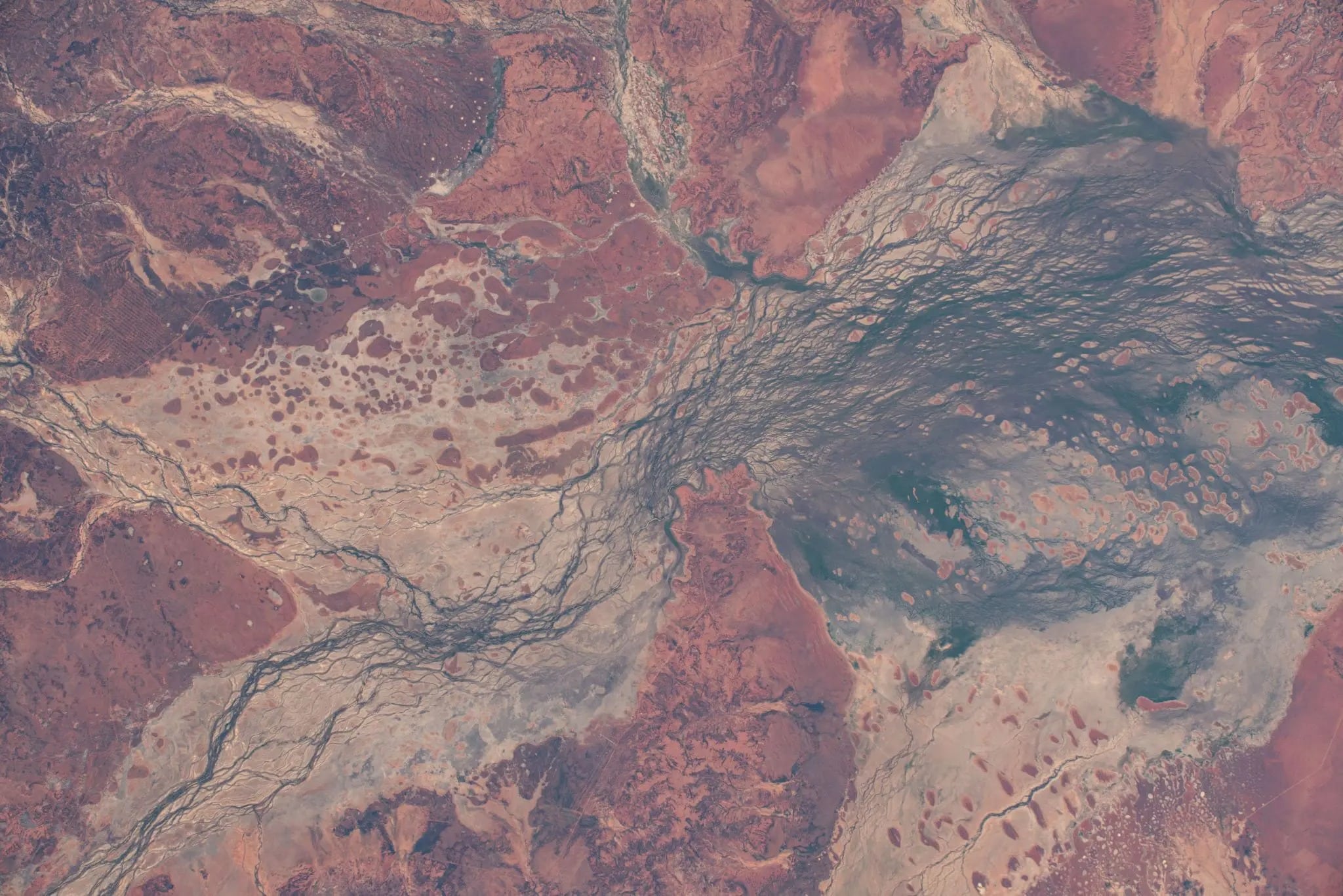 20 bức ảnh đẹp nhất được chụp từ Trạm không gian Quốc tế trong năm 2020