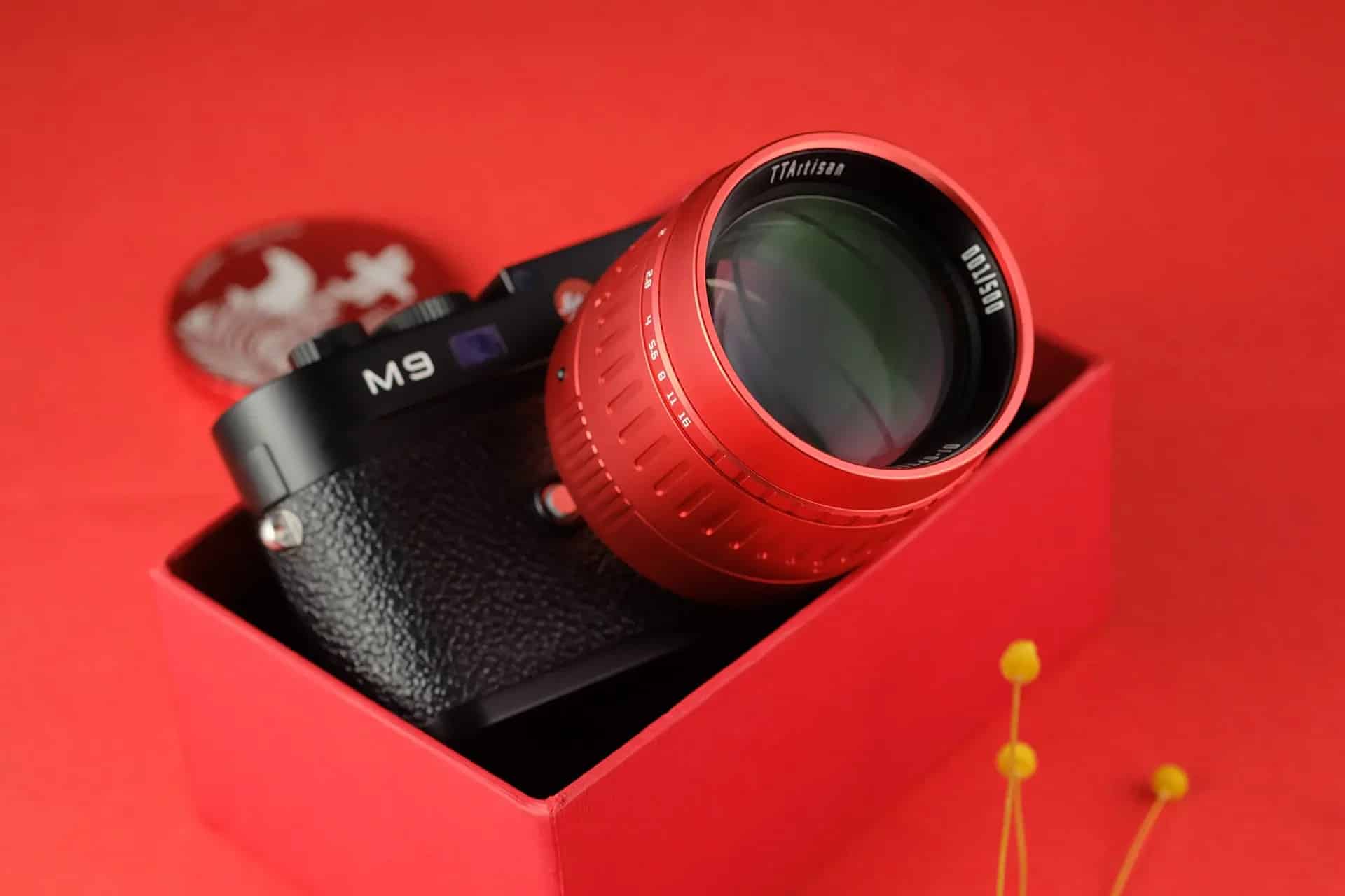 TTArtisan ra mắt ống kính 50mm F0.95 phiên bản màu đỏ cho năm Tân Sửu 2021