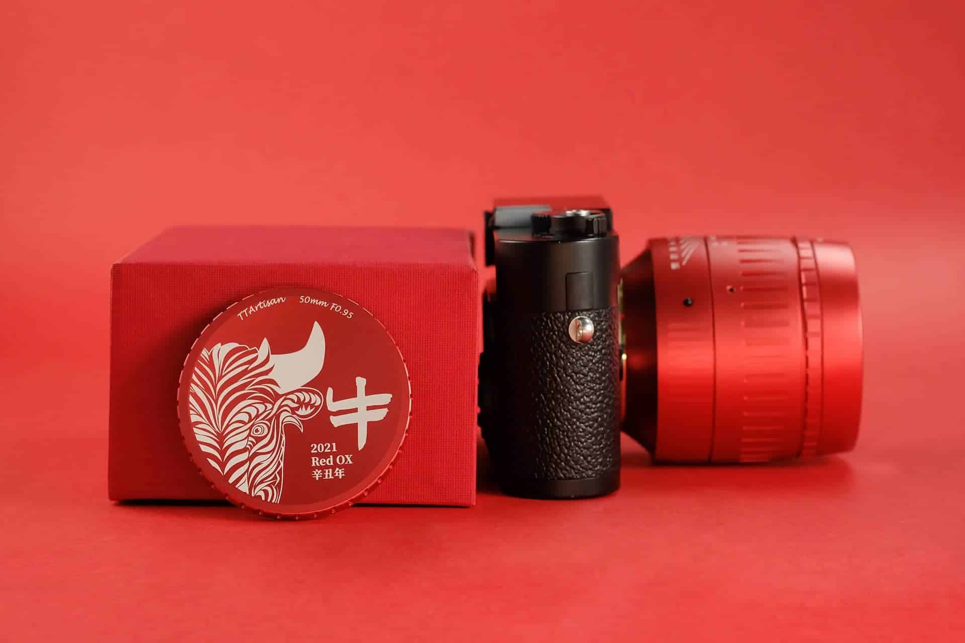 TTArtisan ra mắt ống kính 50mm F0.95 phiên bản màu đỏ cho năm Tân Sửu 2021