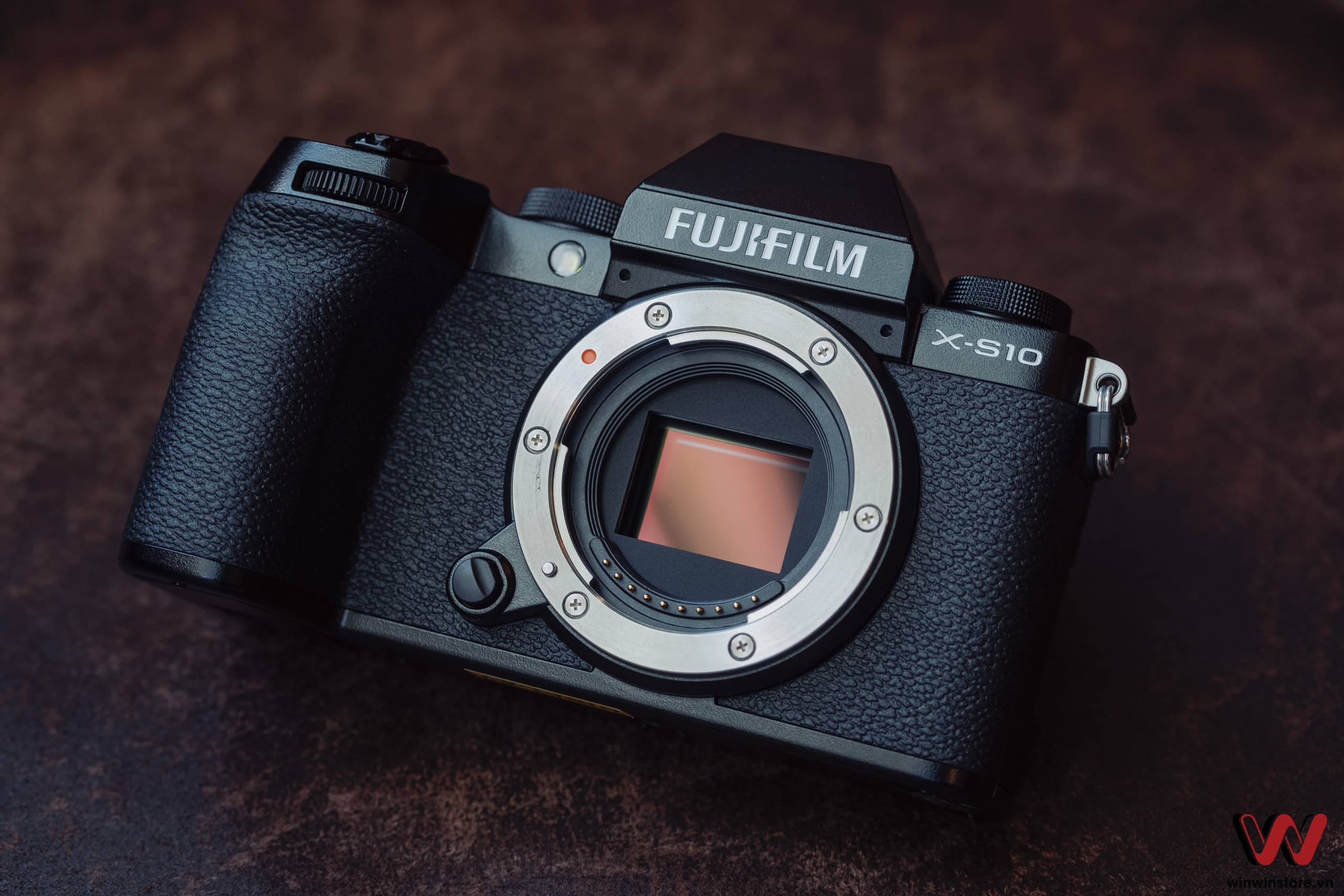 Fujifilm X-S10 được trang bị cảm biến X-Trans 26.1 MP thế hệ thứ 4.