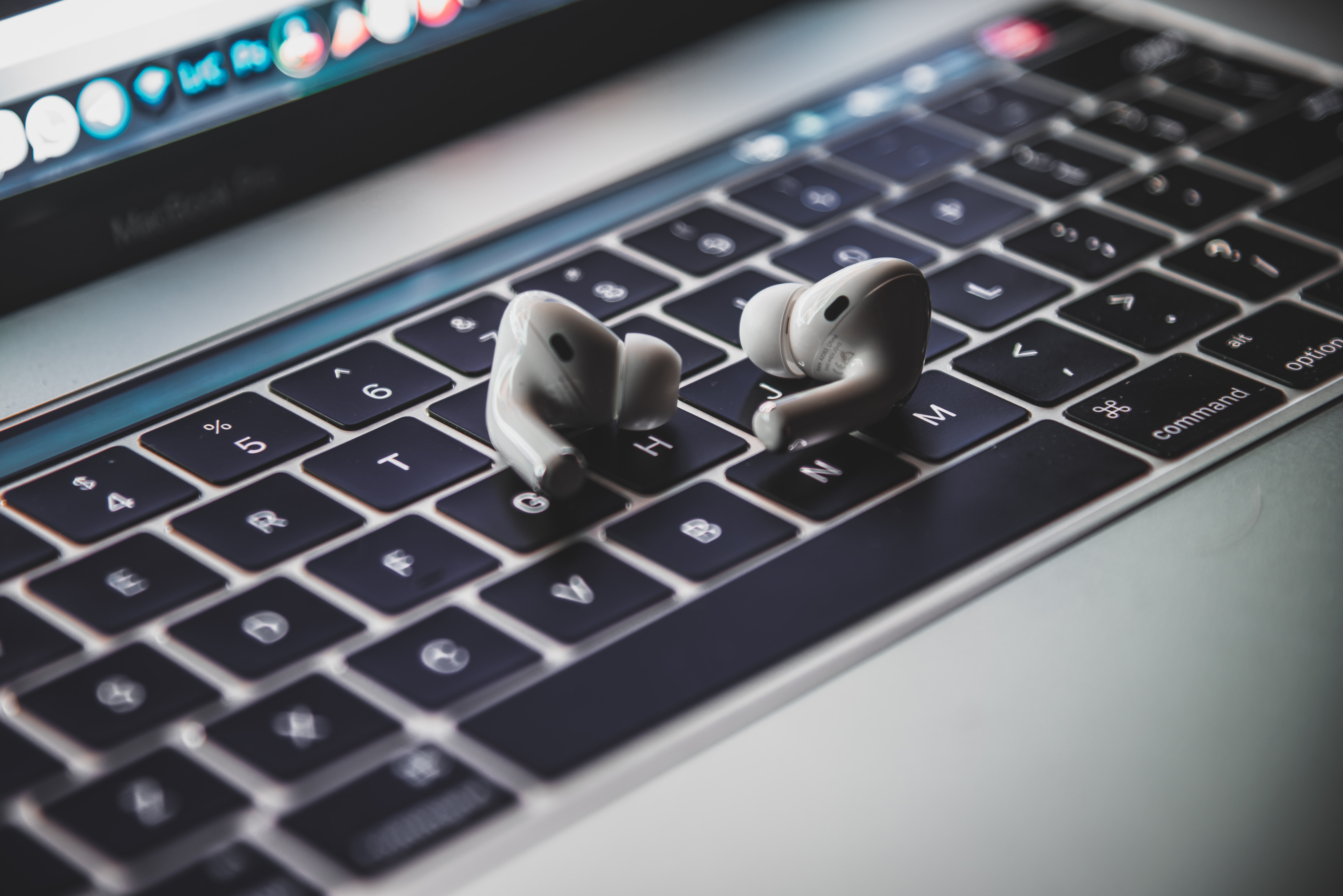airpods pro nick romanov ys aT6e3Zjo unsplash