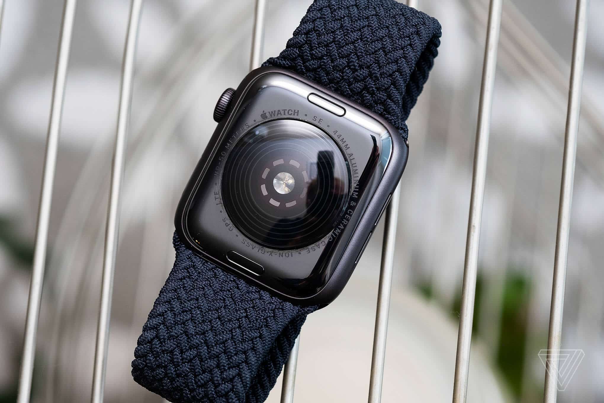 đồng hồ được trang bị Chip Apple S5 như phiên bản series 5