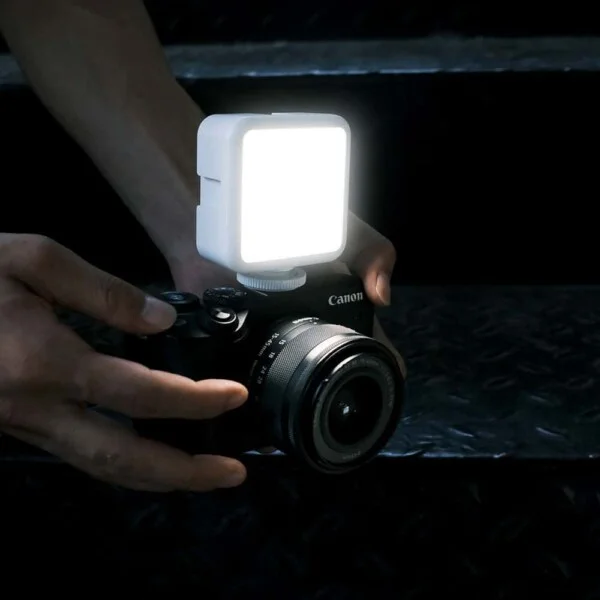 Bộ đèn LED trợ sáng Ulanzi kèm chân máy và đế kẹp cho smartphone
