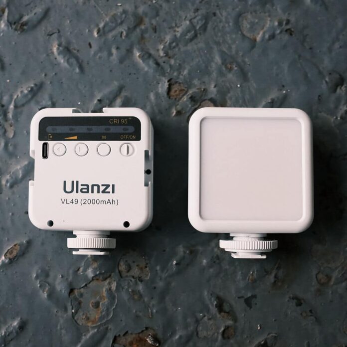 Bộ đèn LED trợ sáng Ulanzi kèm chân máy và đế kẹp cho smartphone