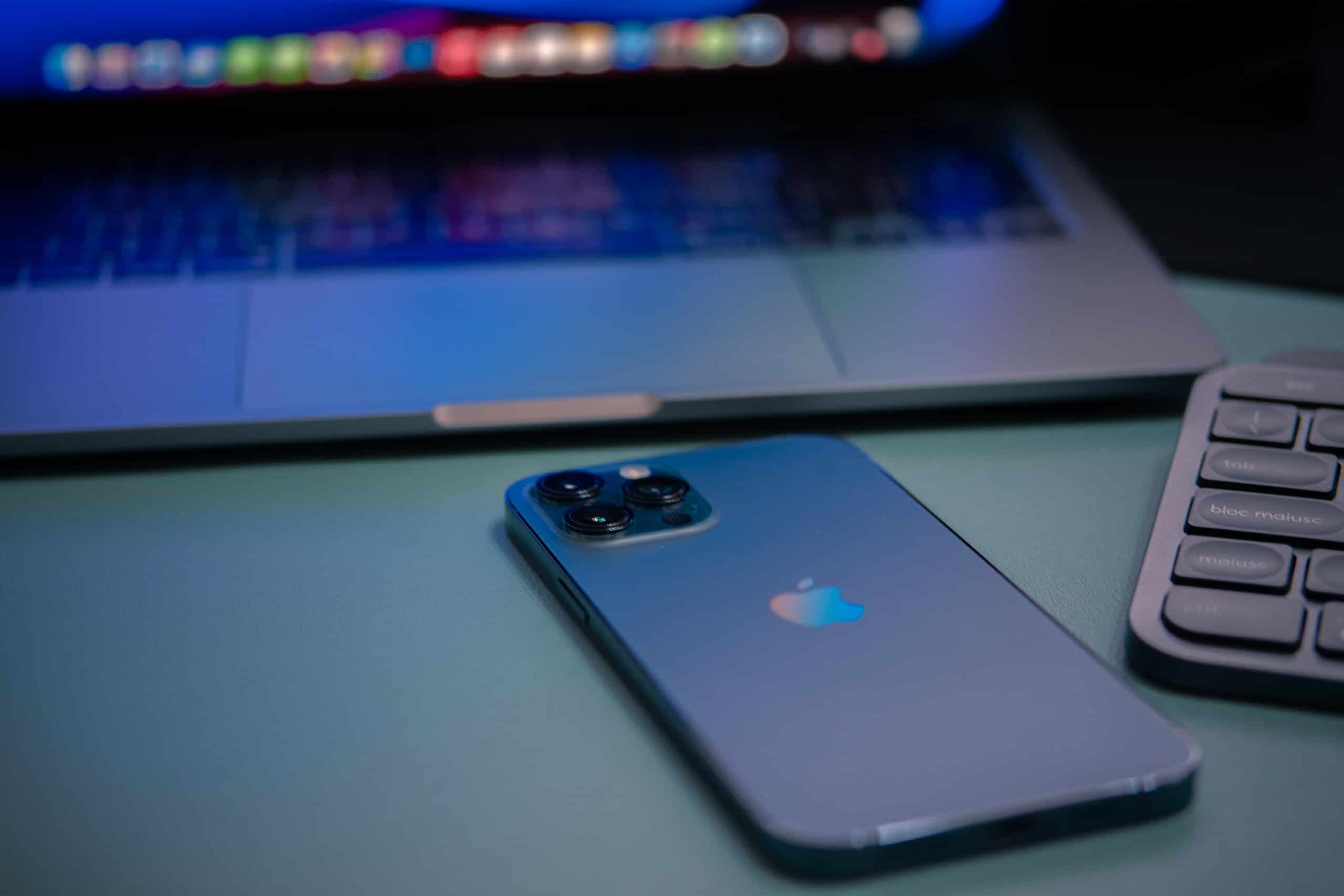 iPhone 12 simone secci BfiWhWlk2LA unsplash