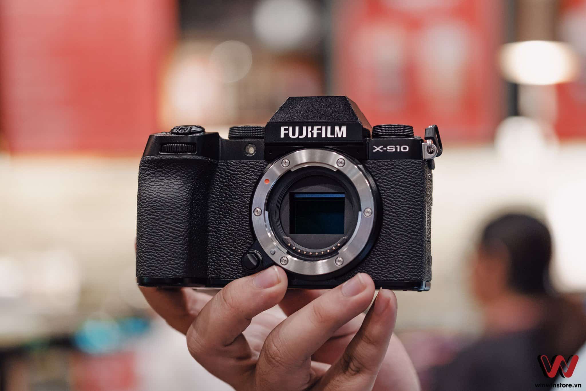 Fujifilm tung cập nhật firmware mới cho máy ảnh X-S10, X-E4 và X-A7