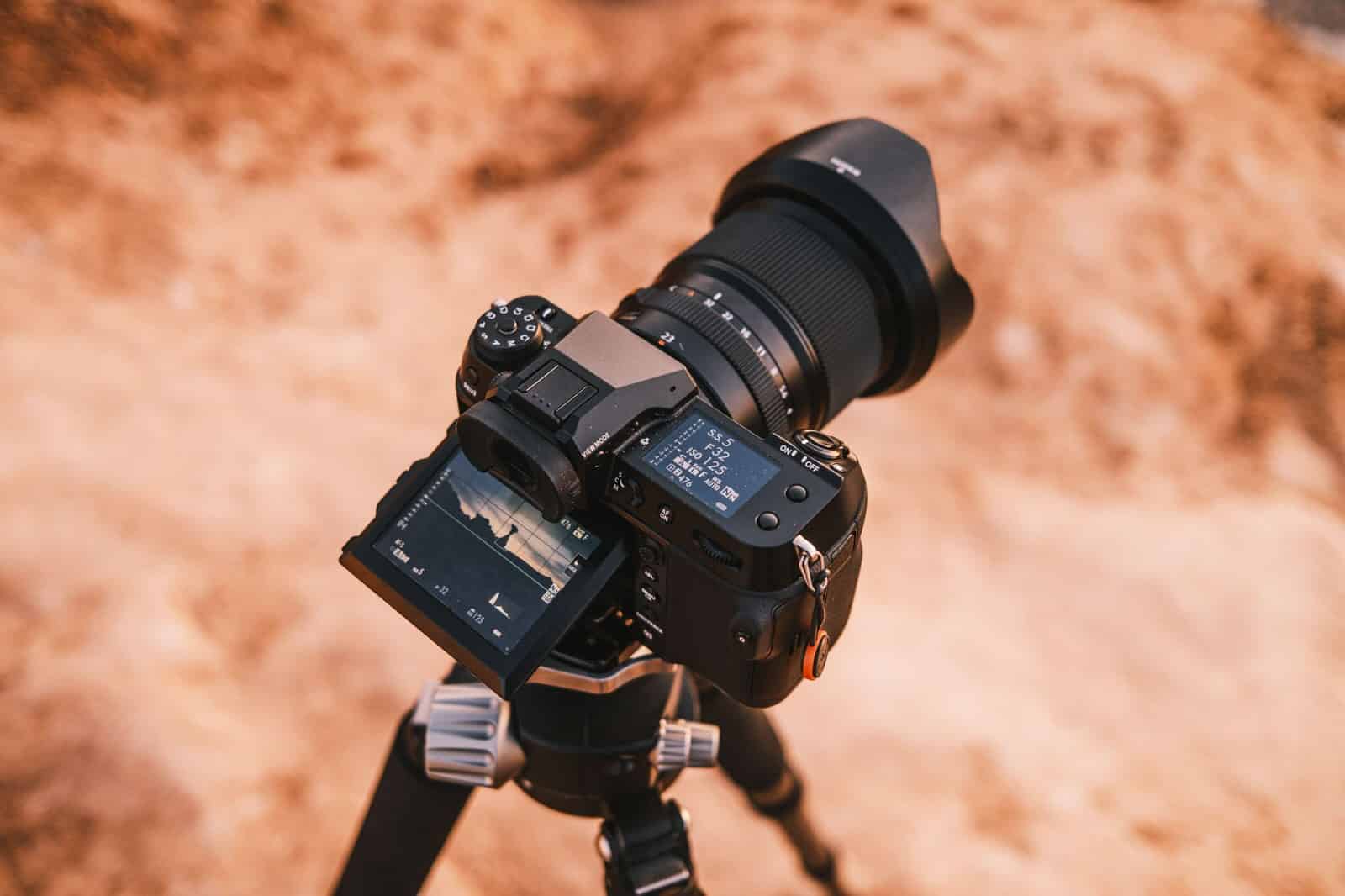 Lựa chọn máy ảnh chụp phong cảnh tốt nhất - Fujifilm GFX 100S