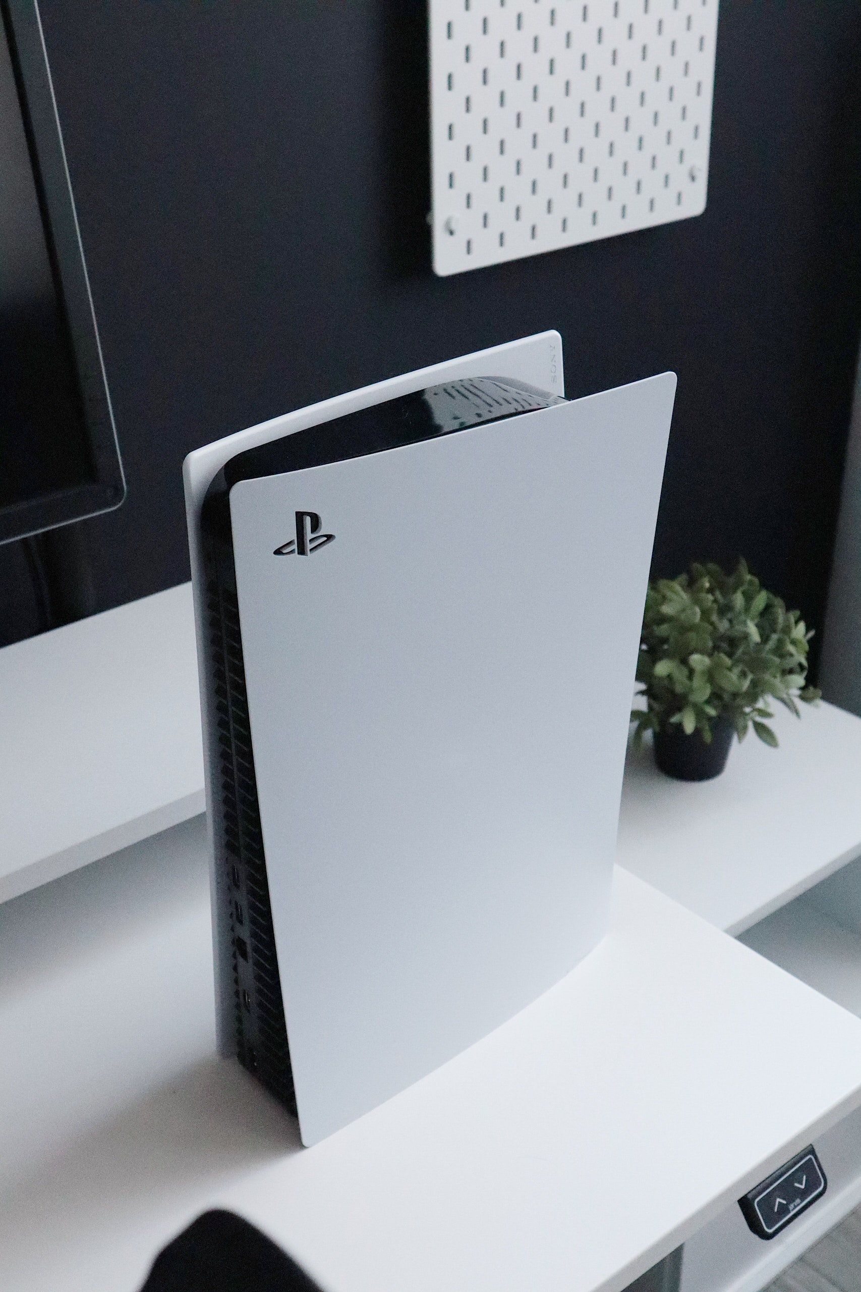 Sony PS5 chính hãng tại Việt Nam sẽ có giá 14.49 triệu, đặt hàng từ 01/03/2021 tại WinWinStore