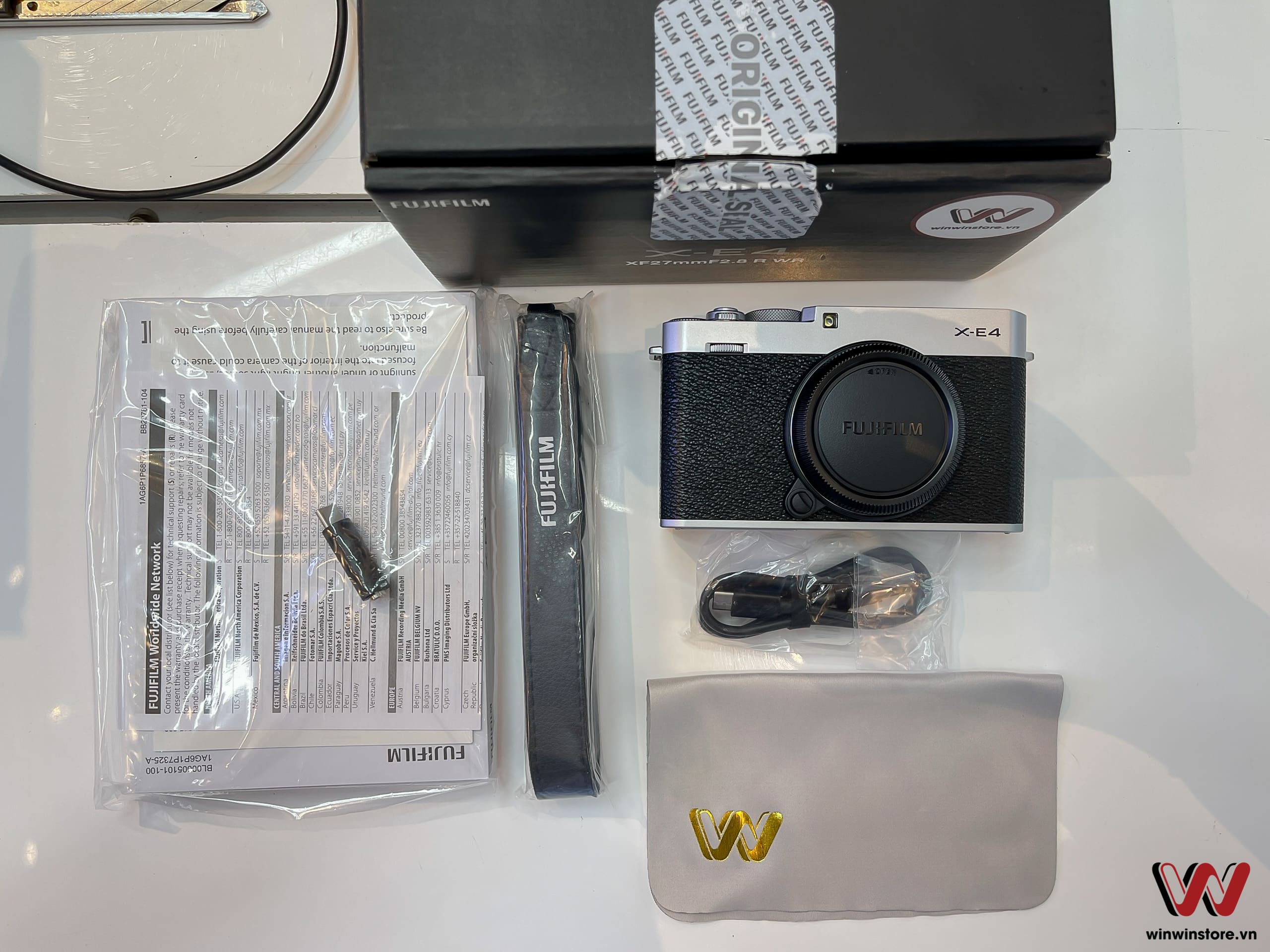 Unbox Fujifilm X E4 8 winwinstore