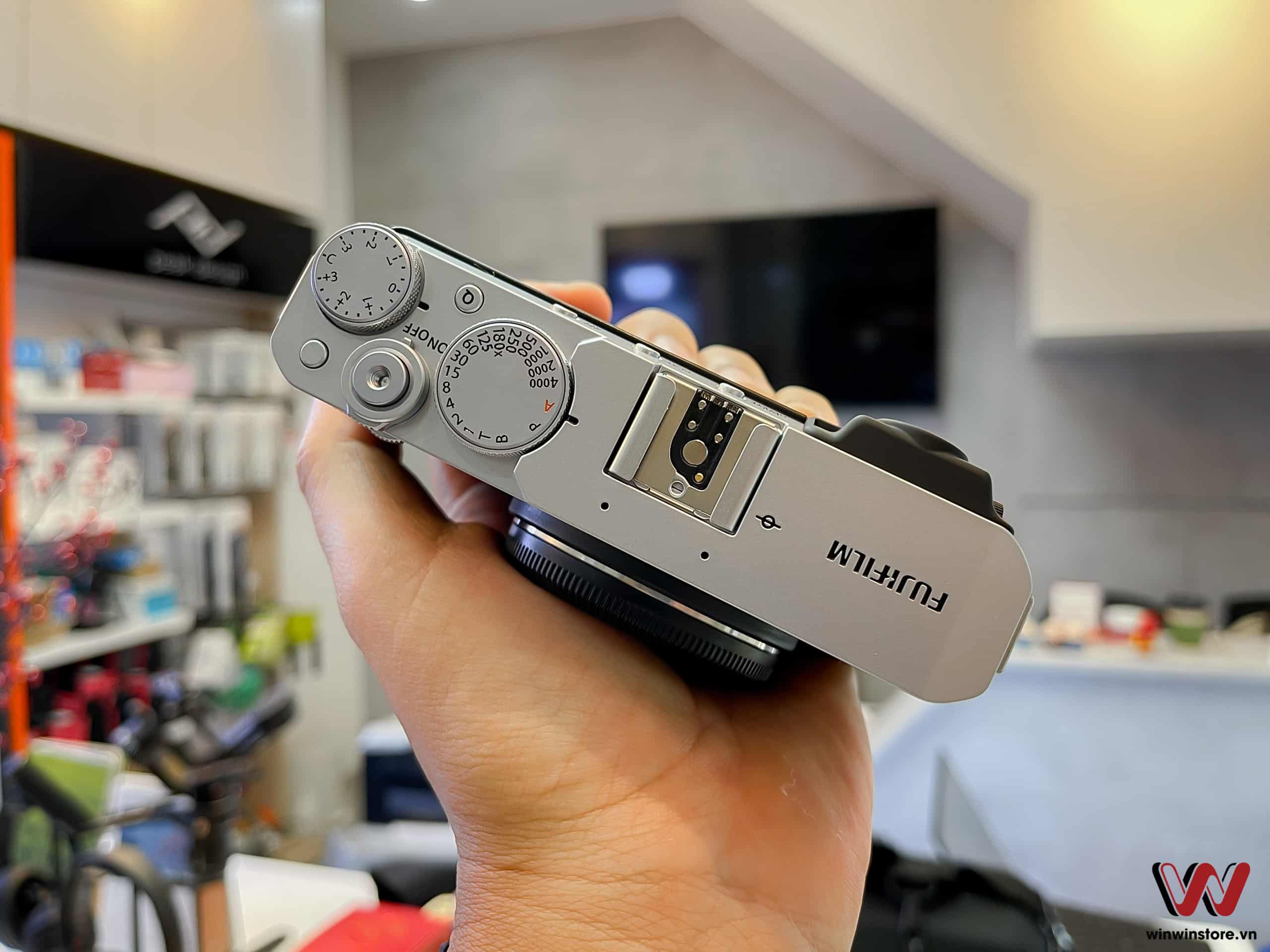 Những khách hàng đầu tiên sở hữu Fujifilm X-E4 chính hãng tại WinWinStore