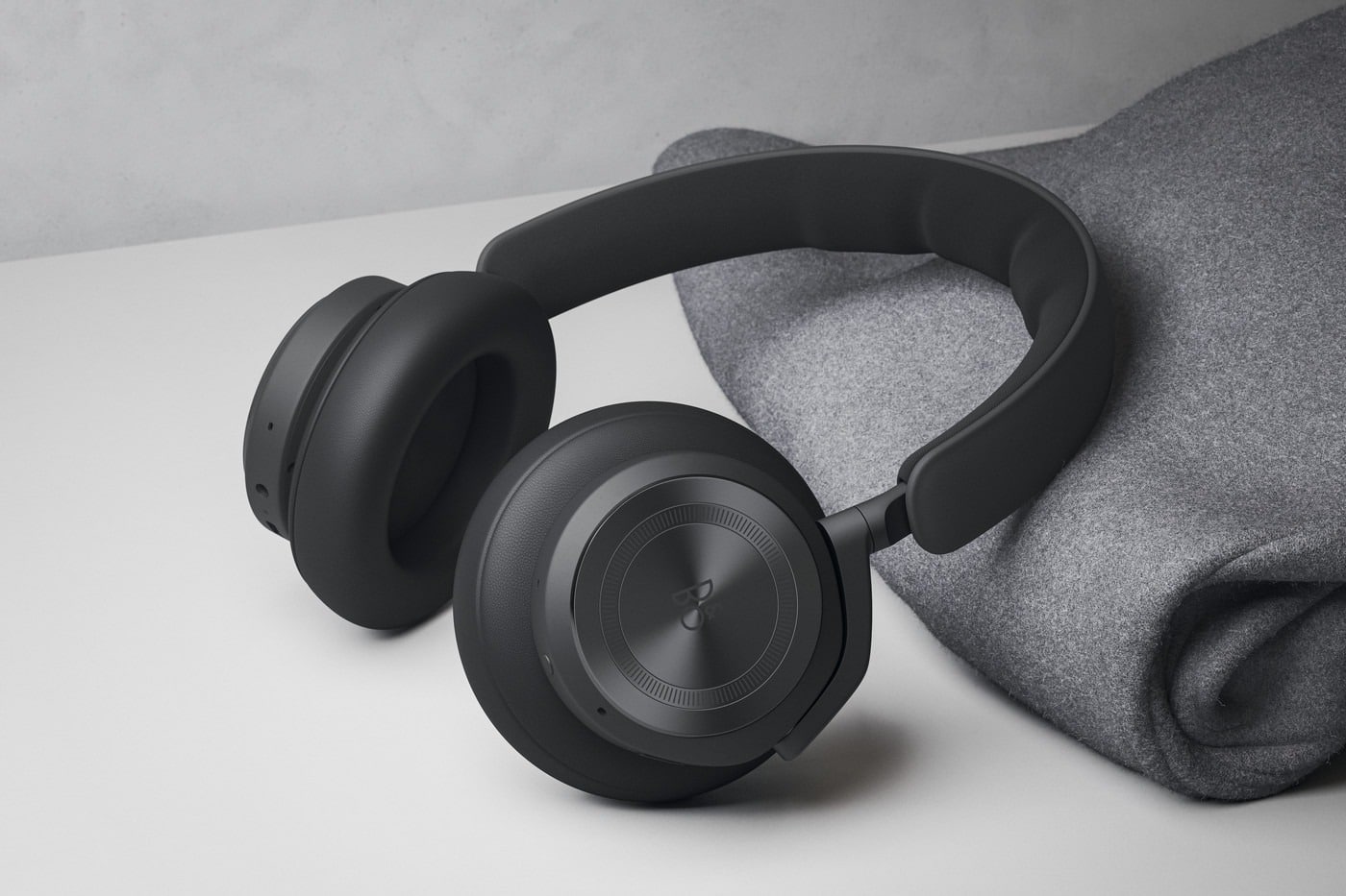 Bang & Olufsen ra mắt tai nghe chống ồn chủ động BeoPlay HX, thời lượng pin 35 giờ