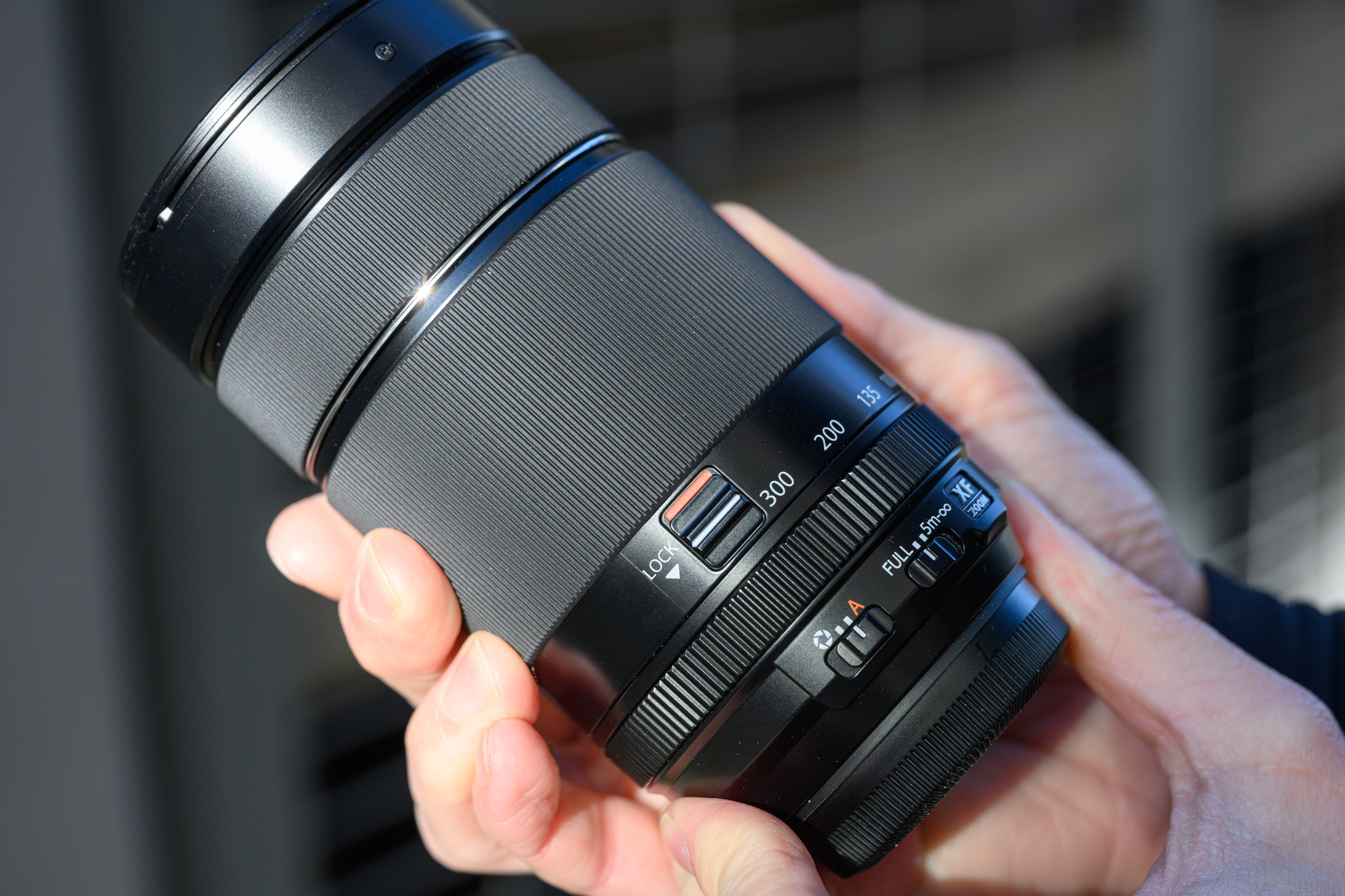 Fujifilm XF70 300mm hands04