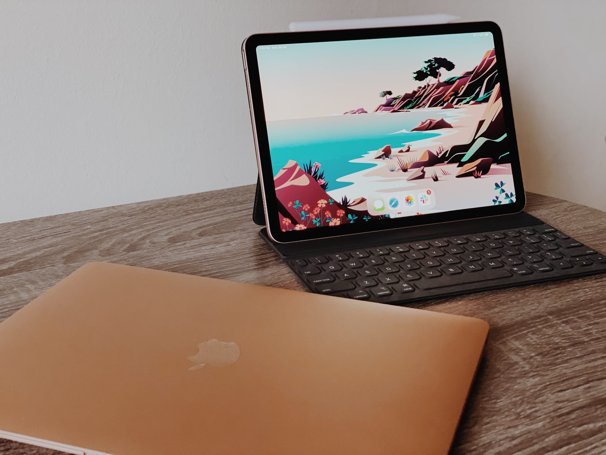 iPad Pro madalyn cox y1Ga4ULi6Dg unsplash
