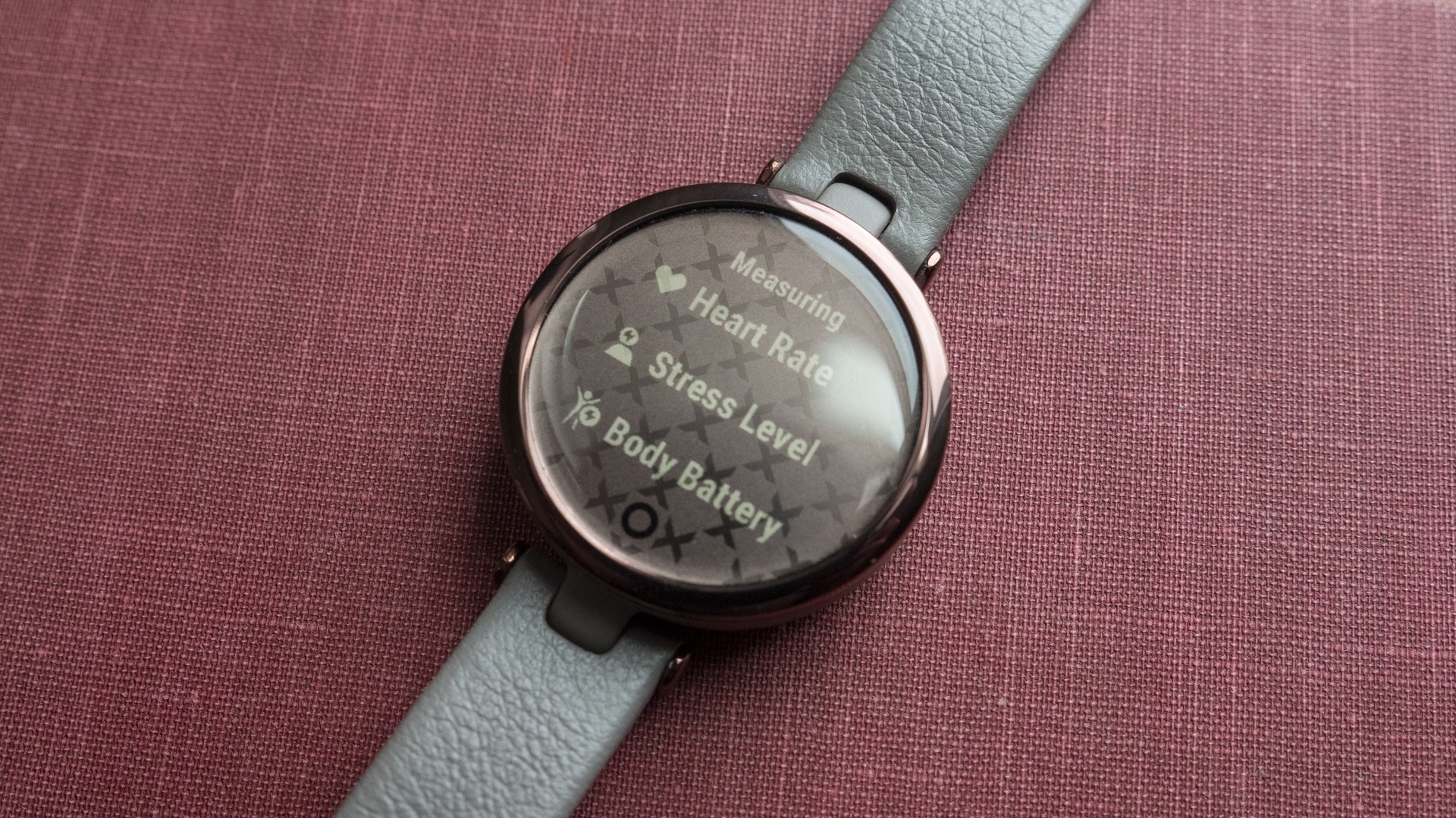 Trên tay đồng hồ Garmin Lily: Đồng hồ thông minh sang trọng mà phái nữ cần