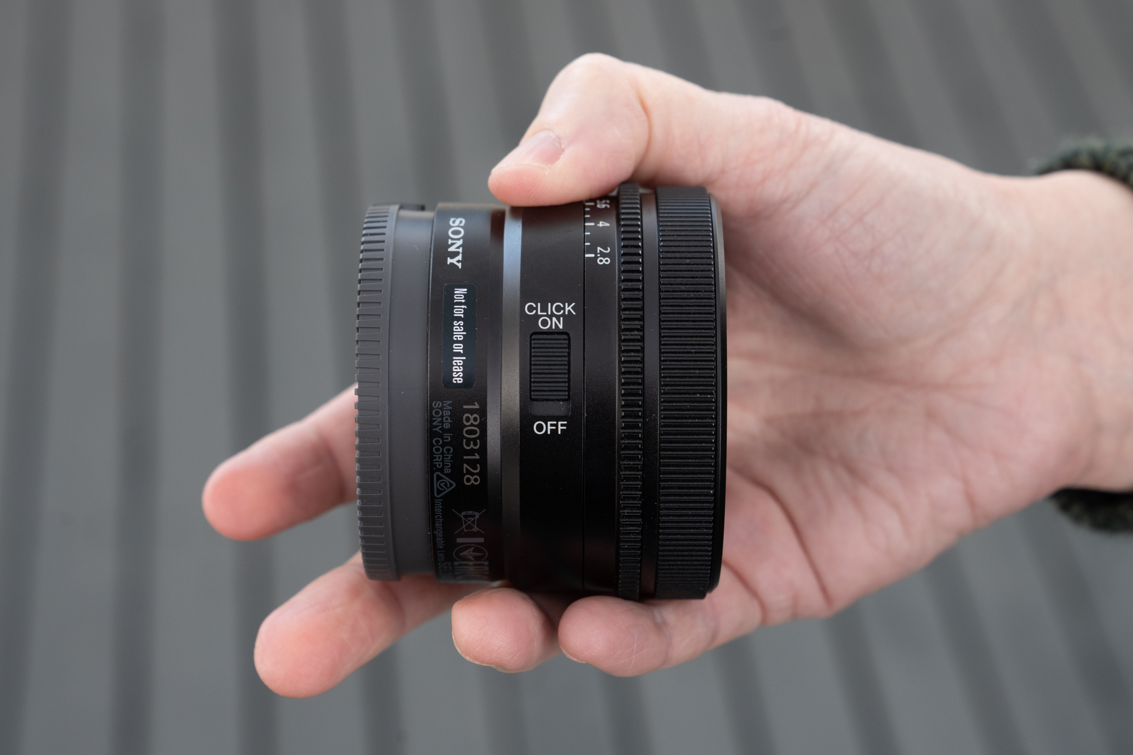 Sony FE24mm F2p8 G click switch