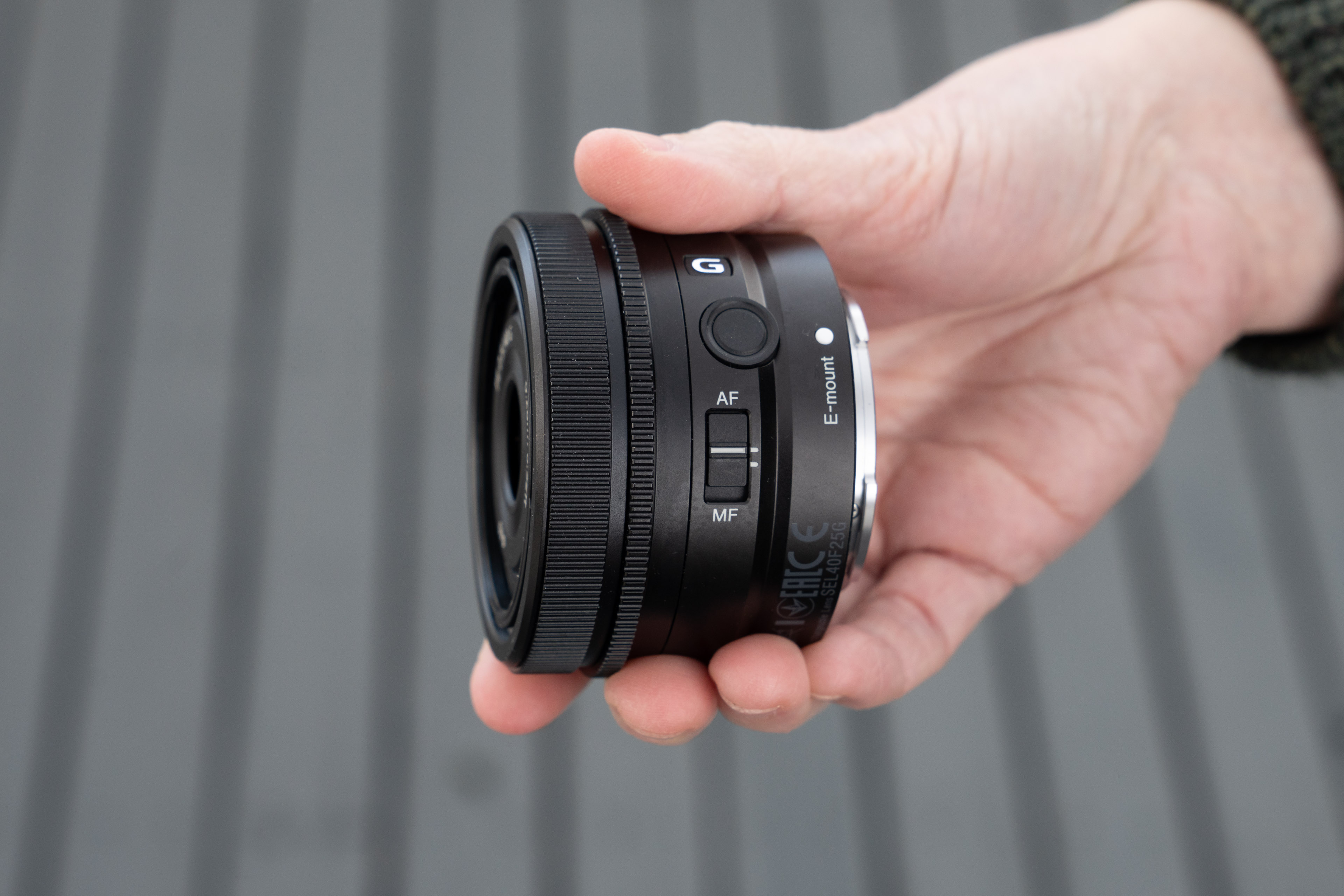 Sony FE40mm F2p5 G AF MF switch