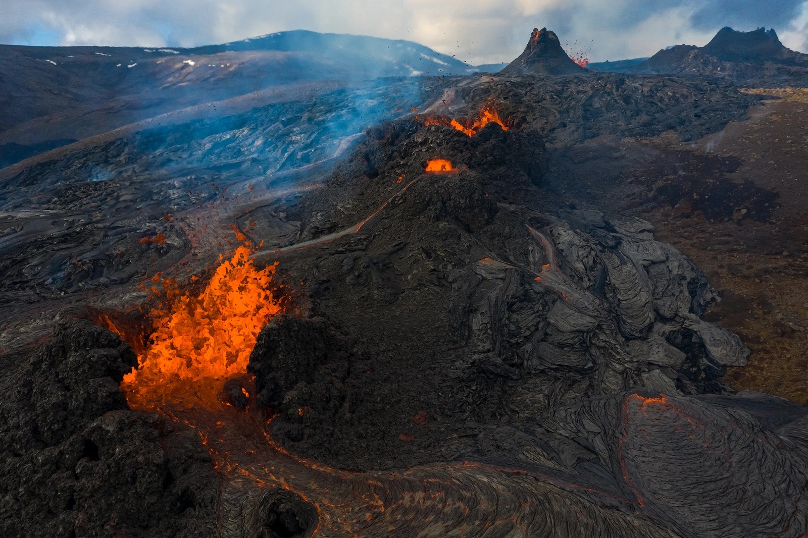 Bộ hình nền chủ đề núi lửa phun trào tại Iceland cực đẹp và cực công phu