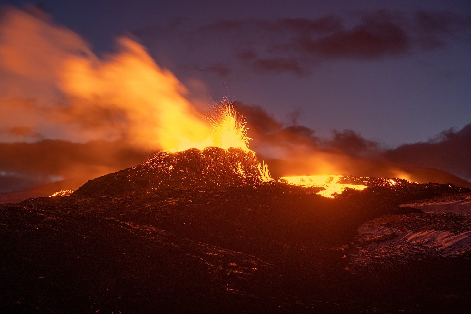 Bộ hình nền chủ đề núi lửa phun trào tại Iceland cực đẹp và cực công phu