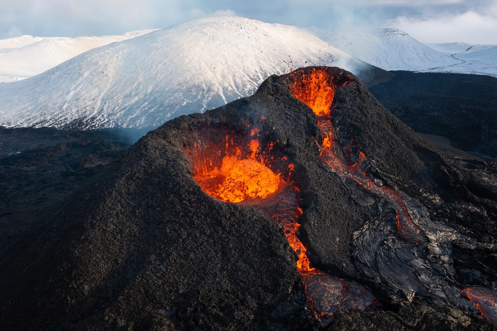 Bộ hình nền chủ đề núi lửa phun trào tại Iceland cực đẹp và cực công phu