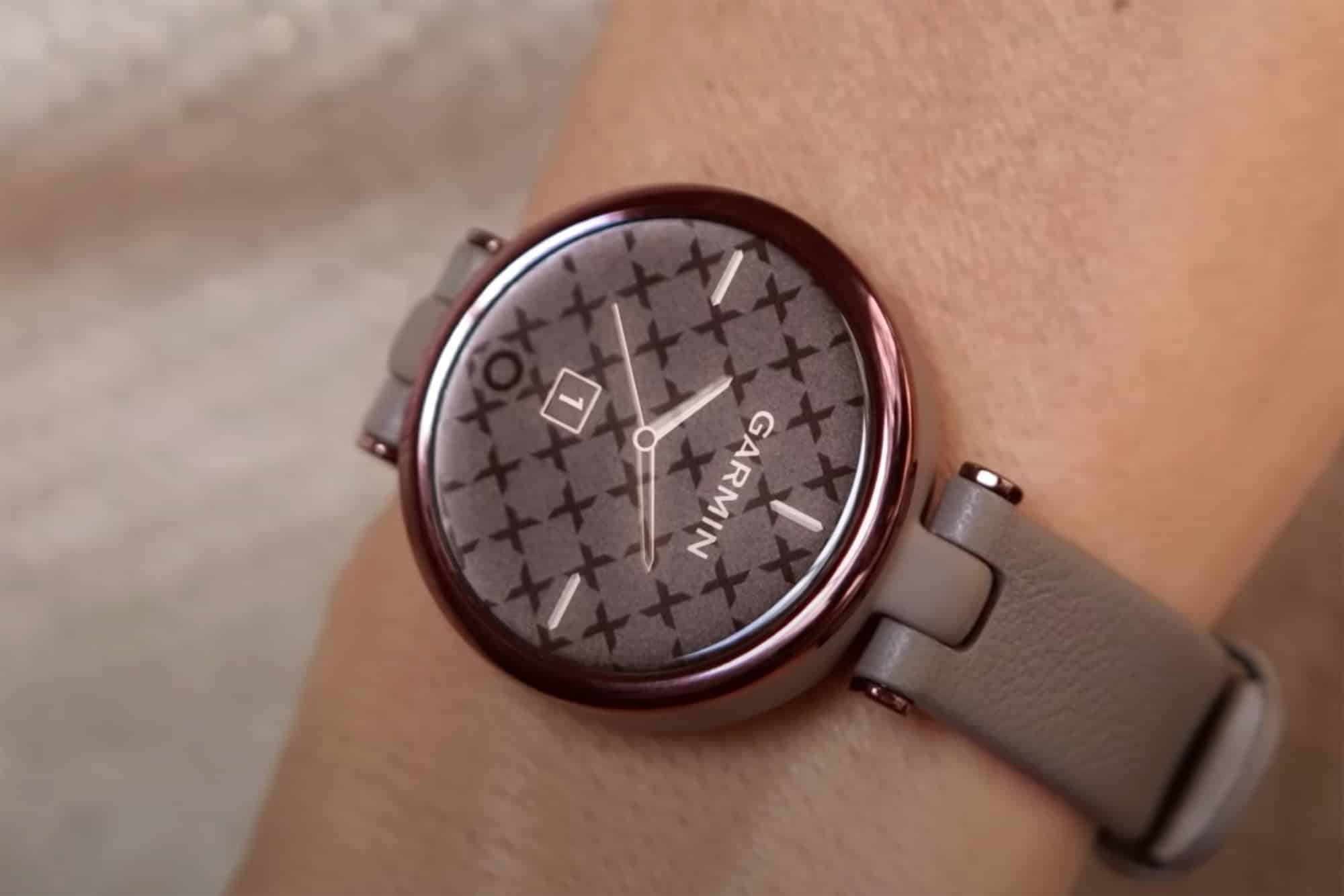 đồng hồ thông minh garmin có họa tiết ở màn hình