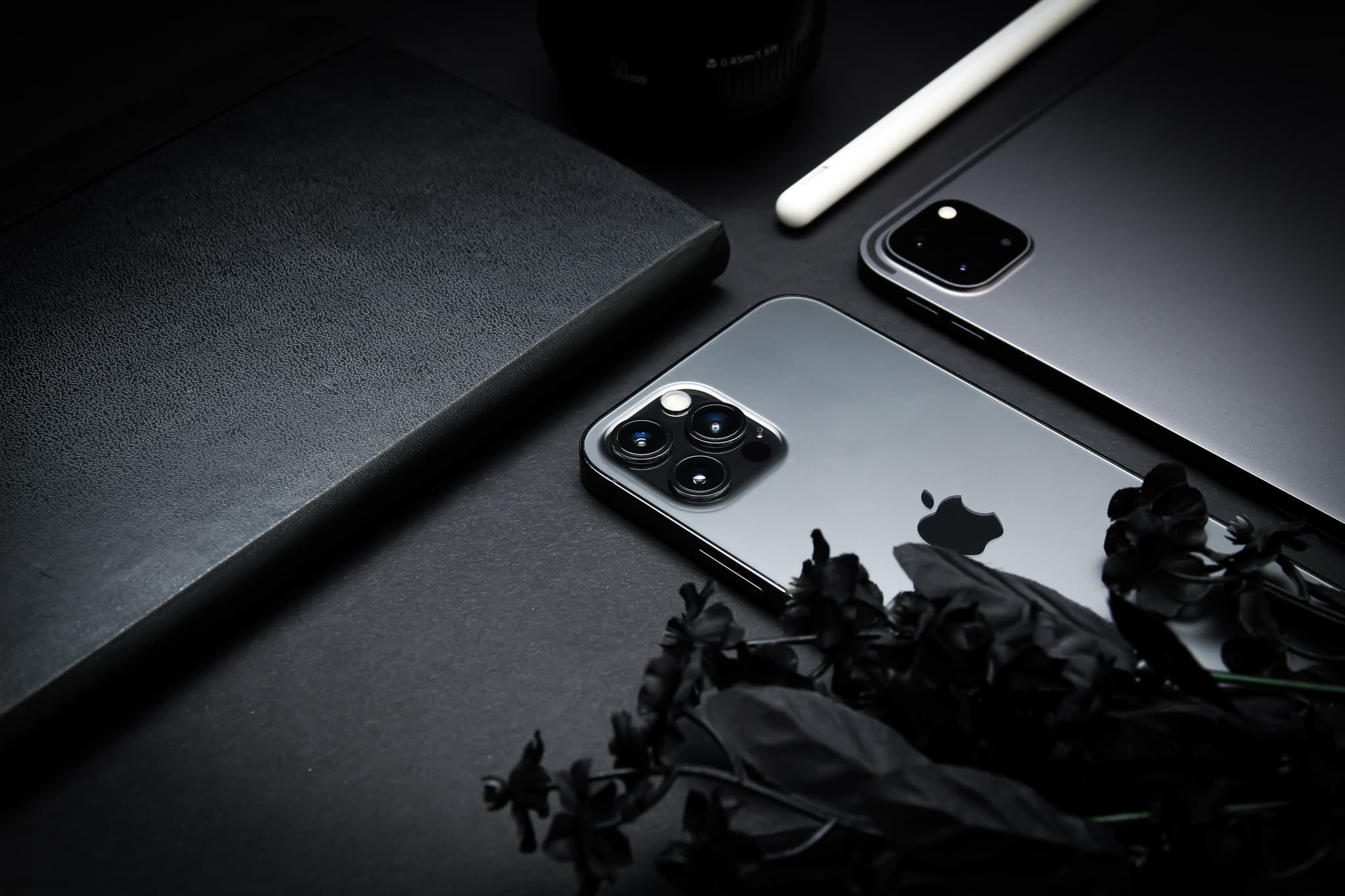 iPhone 12 Pro Max brandon romanchuk VXcJYnVjev8 unsplash