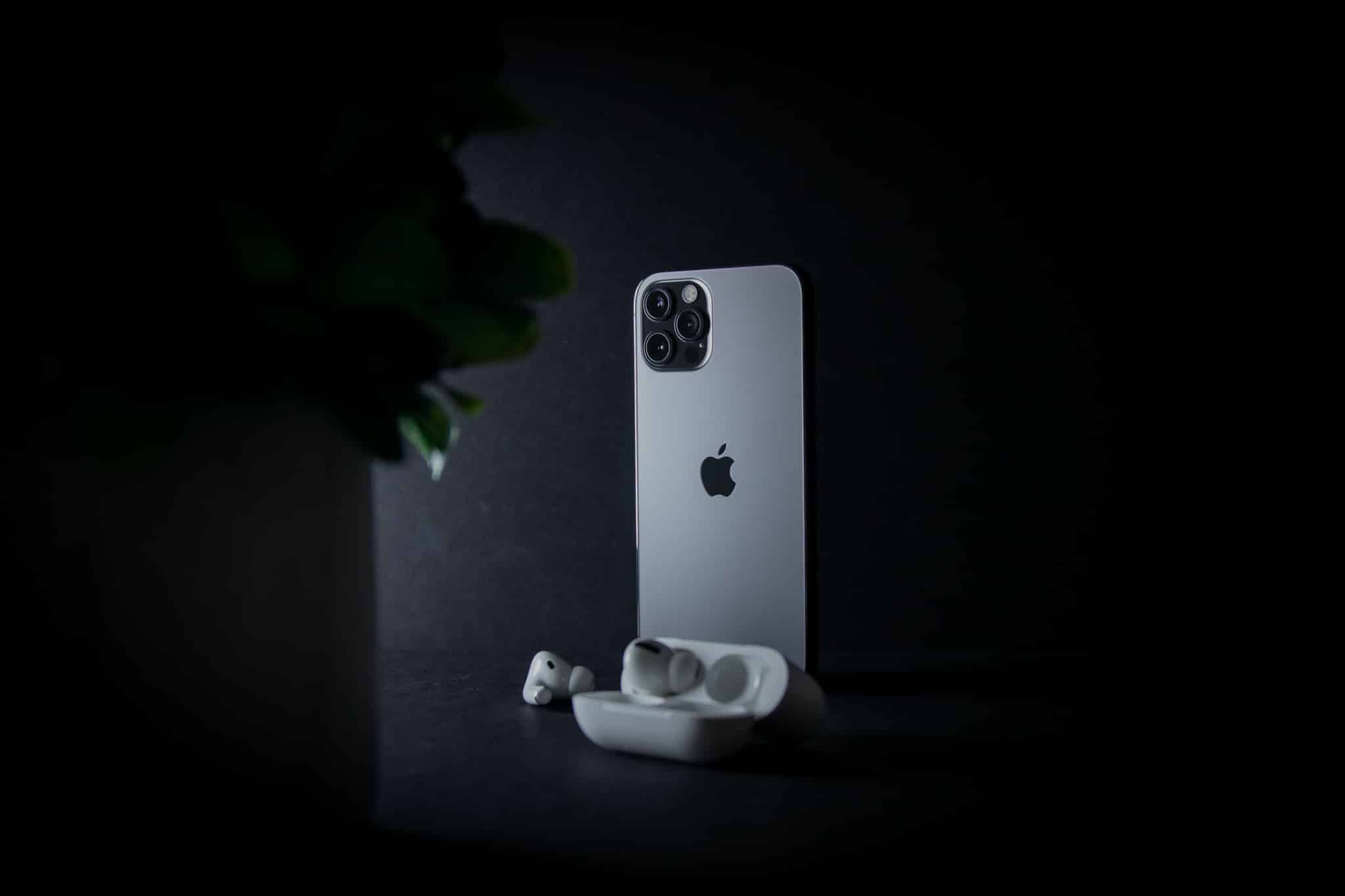 iPhone 12 Pro Max brandon romanchuk QHUdTXltjI unsplash