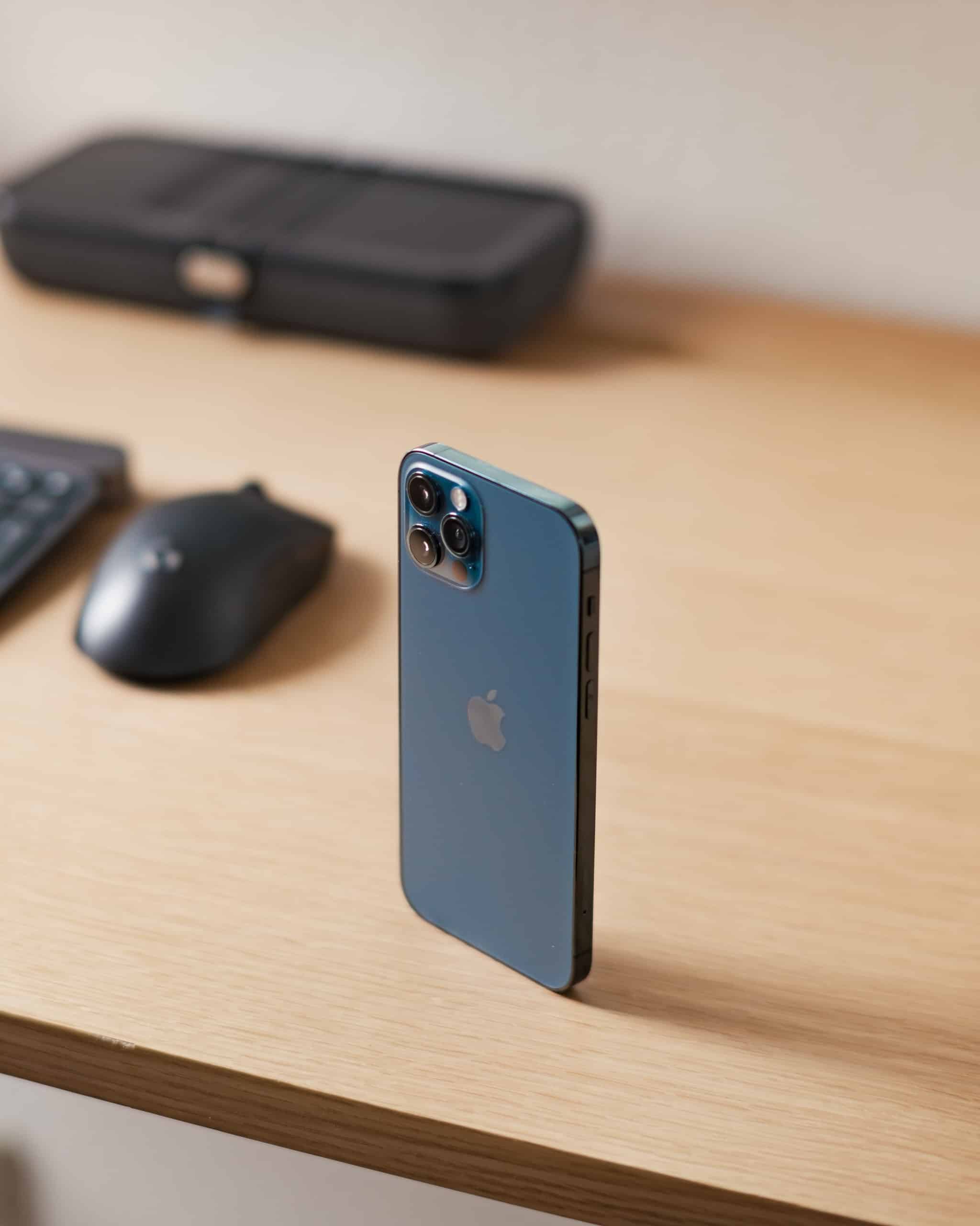 iPhone 12 lasse jensen pbc3KARIKEk unsplash