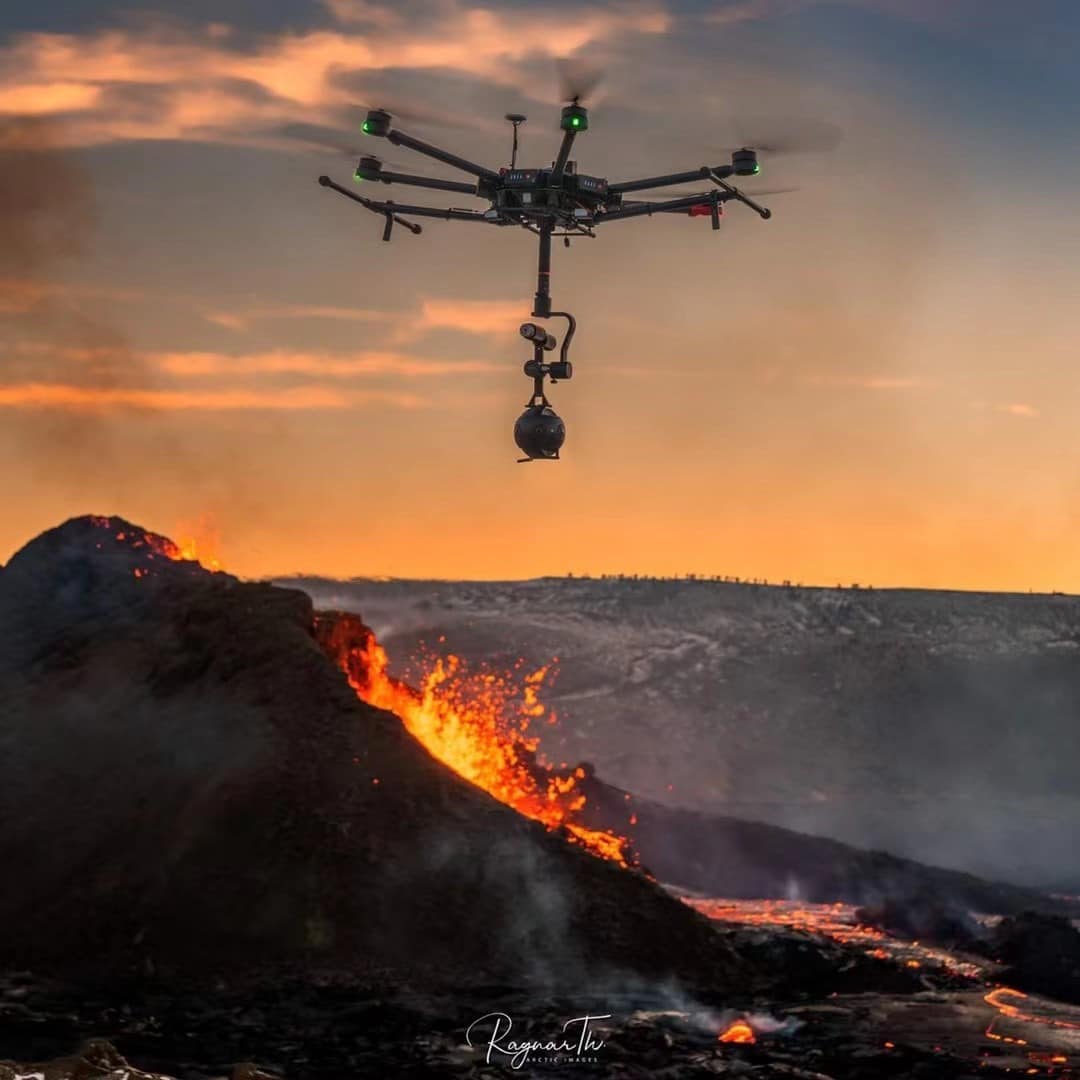 Bộ ảnh ghi lại cảnh núi lửa phun trào với drone định dạng 8K VR Insta360 Pro 2