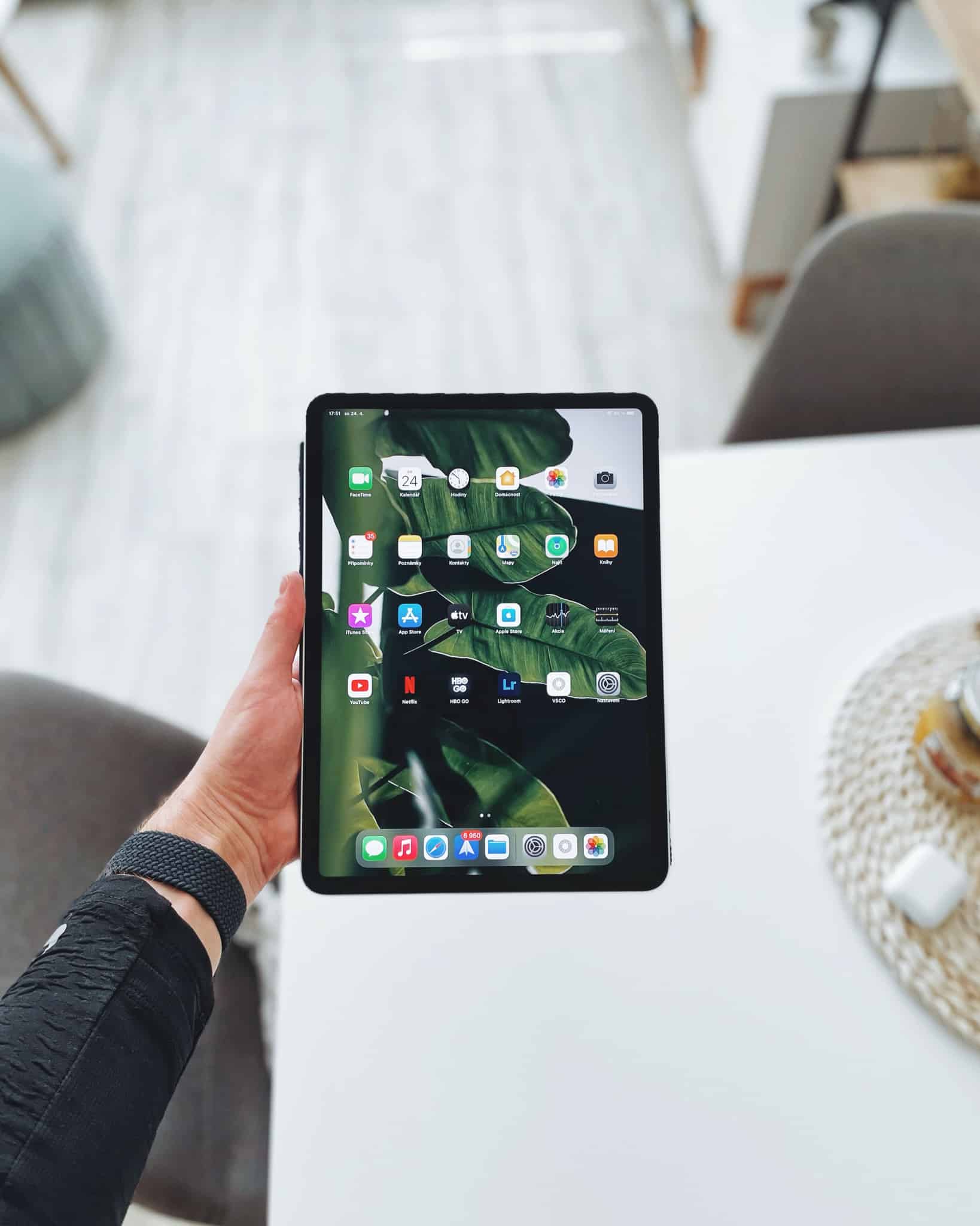 iPad Pro M1 david svihovec QYItqOE jl4 unsplash