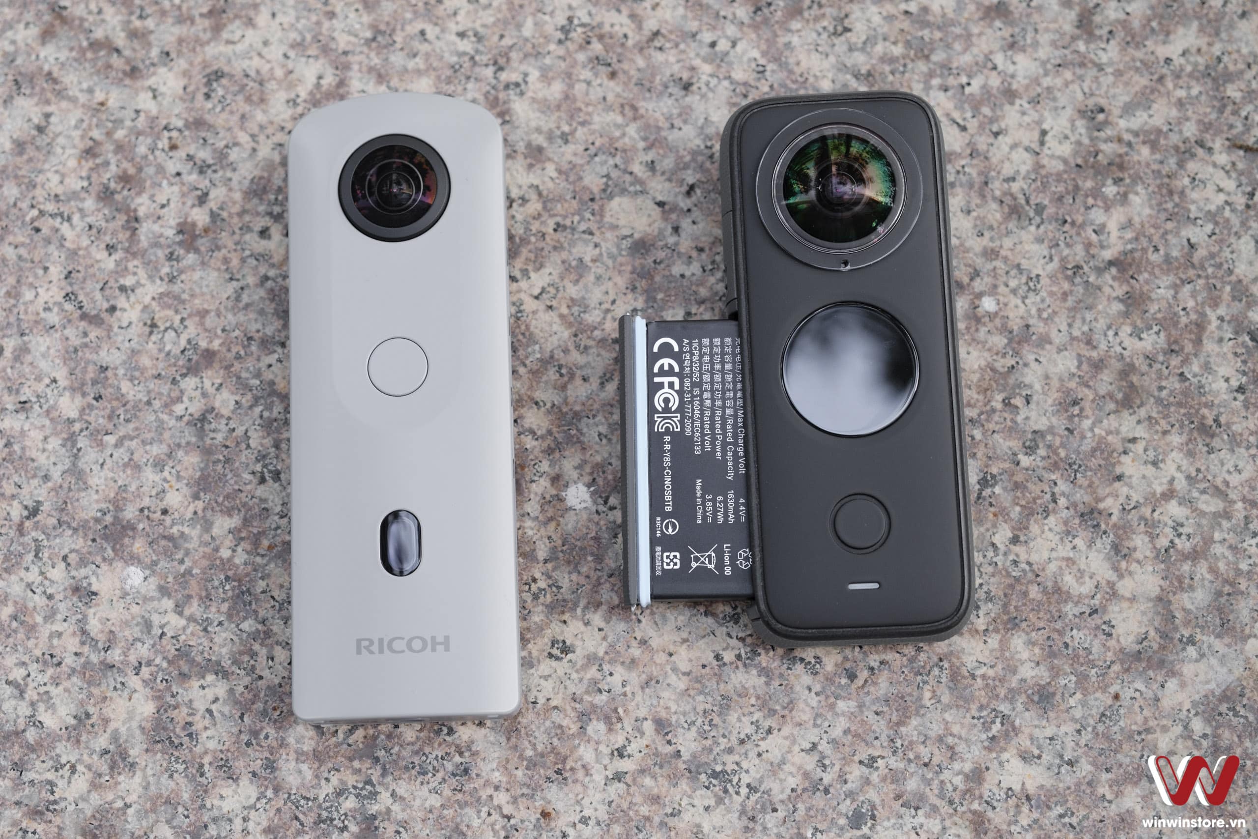 So sánh Insta360 One X2 và Ricoh Theta SC2 Business Edition: Đâu là sự lựa chọn cho công việc, cho giải trí hoặc cả hai?