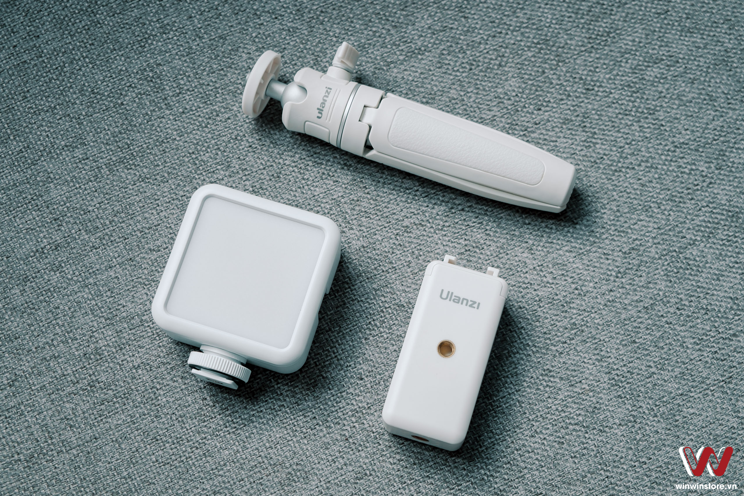 bo den led tro sang ulanzi kem chan may va de kep cho smartphone 0110 winwinstore