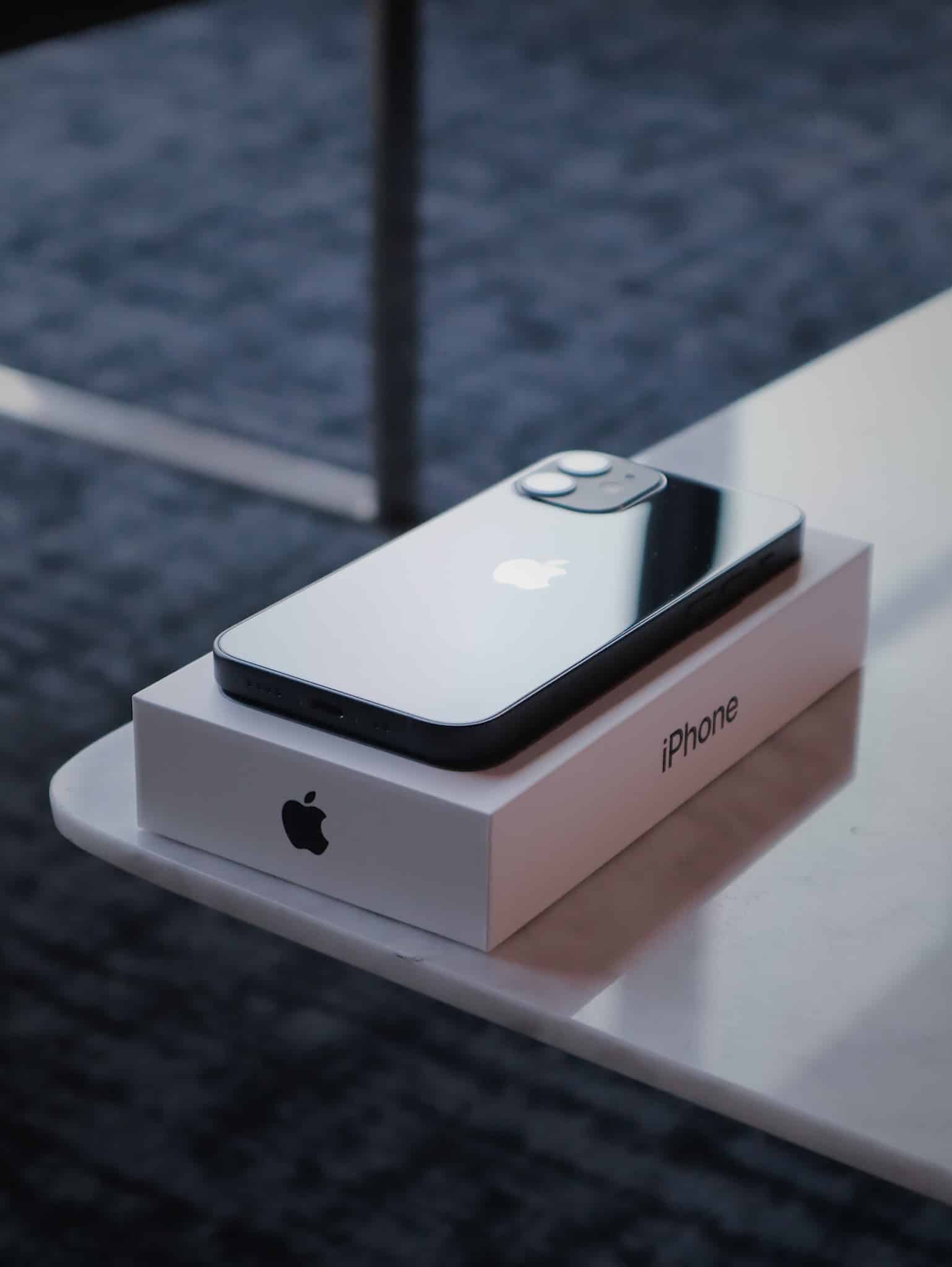 iPhone 12 mini dennis cortes YixWSz9TK7M unsplash