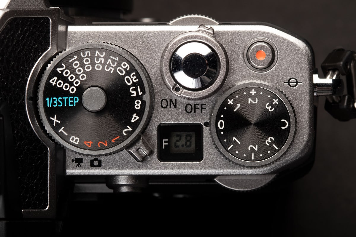 nikon ra mat may anh nikon z fc thiet ke co dien cam bien crop 20 9 mp 15